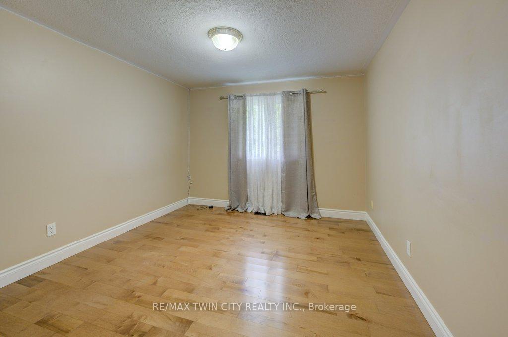 Photo 14 of 44 Northmanor Crescent, Kitchener — HOMEH