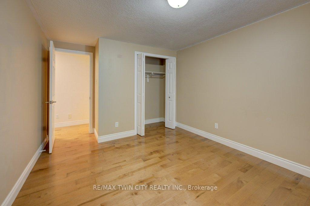 Photo 15 of 44 Northmanor Crescent, Kitchener — HOMEH