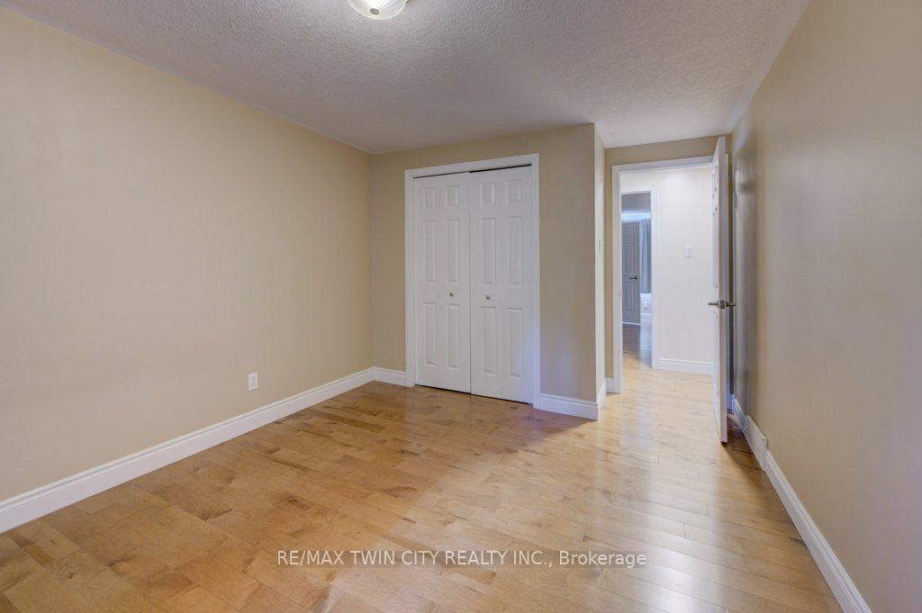 Photo 17 of 44 Northmanor Crescent, Kitchener — HOMEH