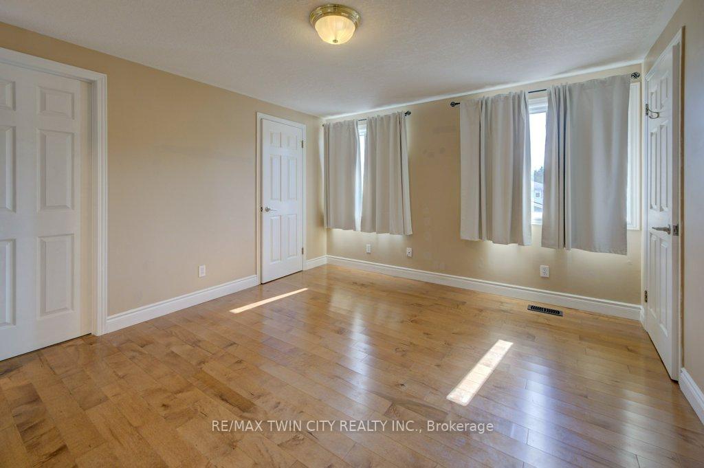 Photo 19 of 44 Northmanor Crescent, Kitchener — HOMEH