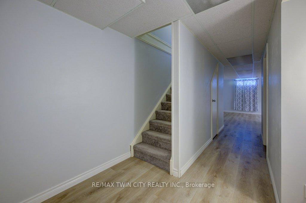 Photo 22 of 44 Northmanor Crescent, Kitchener — HOMEH