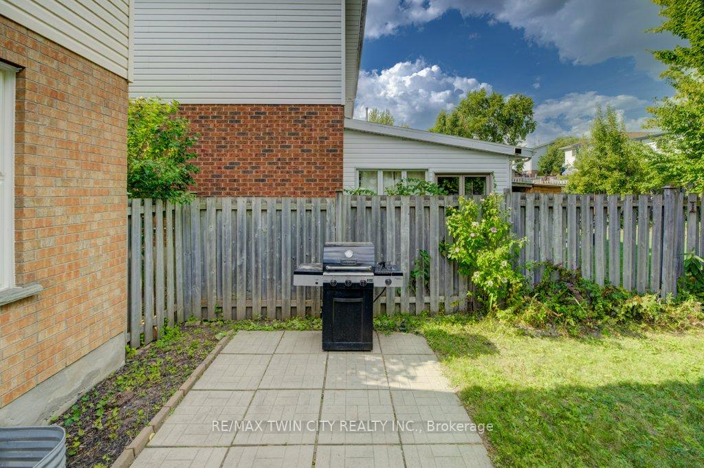 Photo 28 of 44 Northmanor Crescent, Kitchener — HOMEH