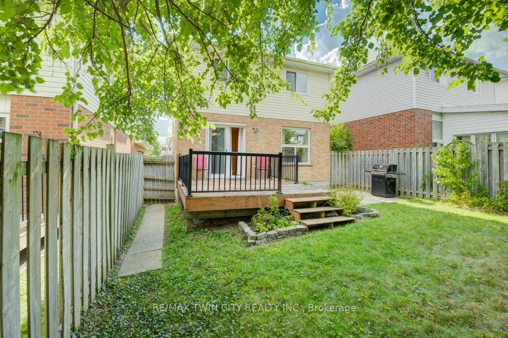 Photo 32 of 44 Northmanor Crescent, Kitchener — HOMEH