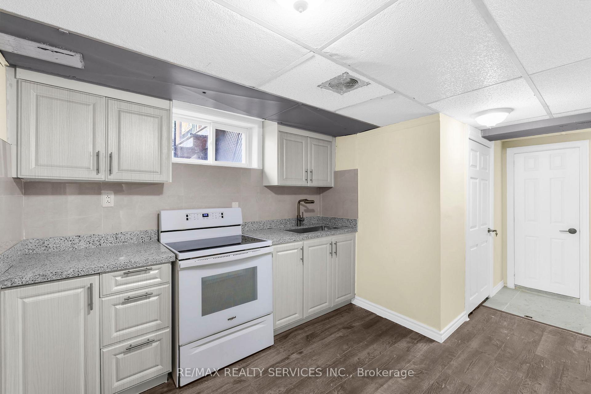 Photo 11 of 368 Upper Kenilworth Avenue, Hamilton, Huntington — HOMEH