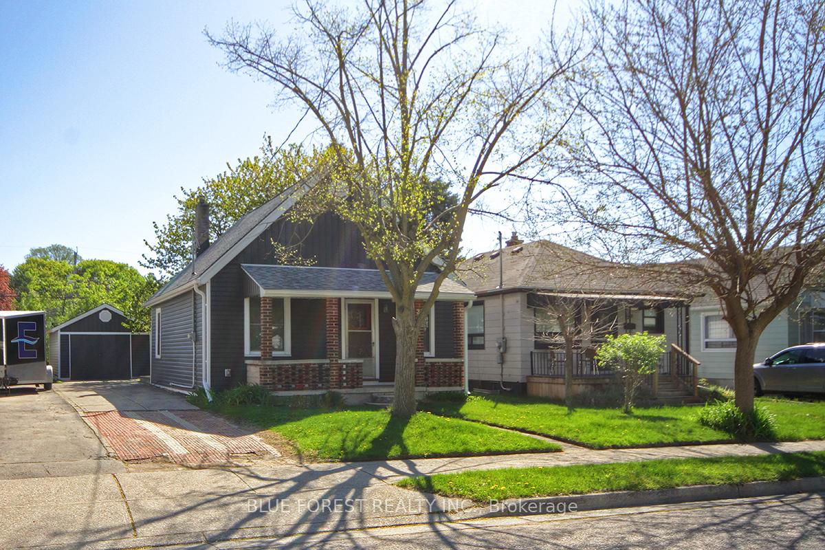 Front of 272 Sanders Street