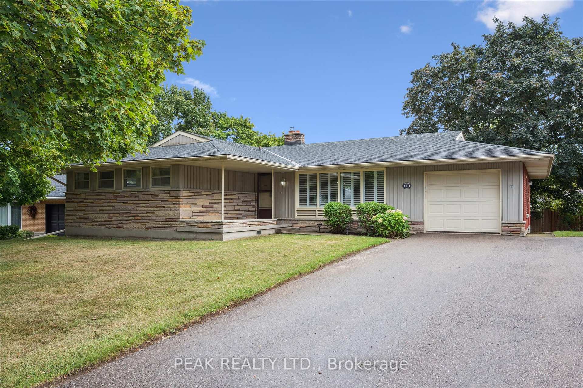 Photo 2 of 111 Blueridge Avenue, Kitchener — HOMEH