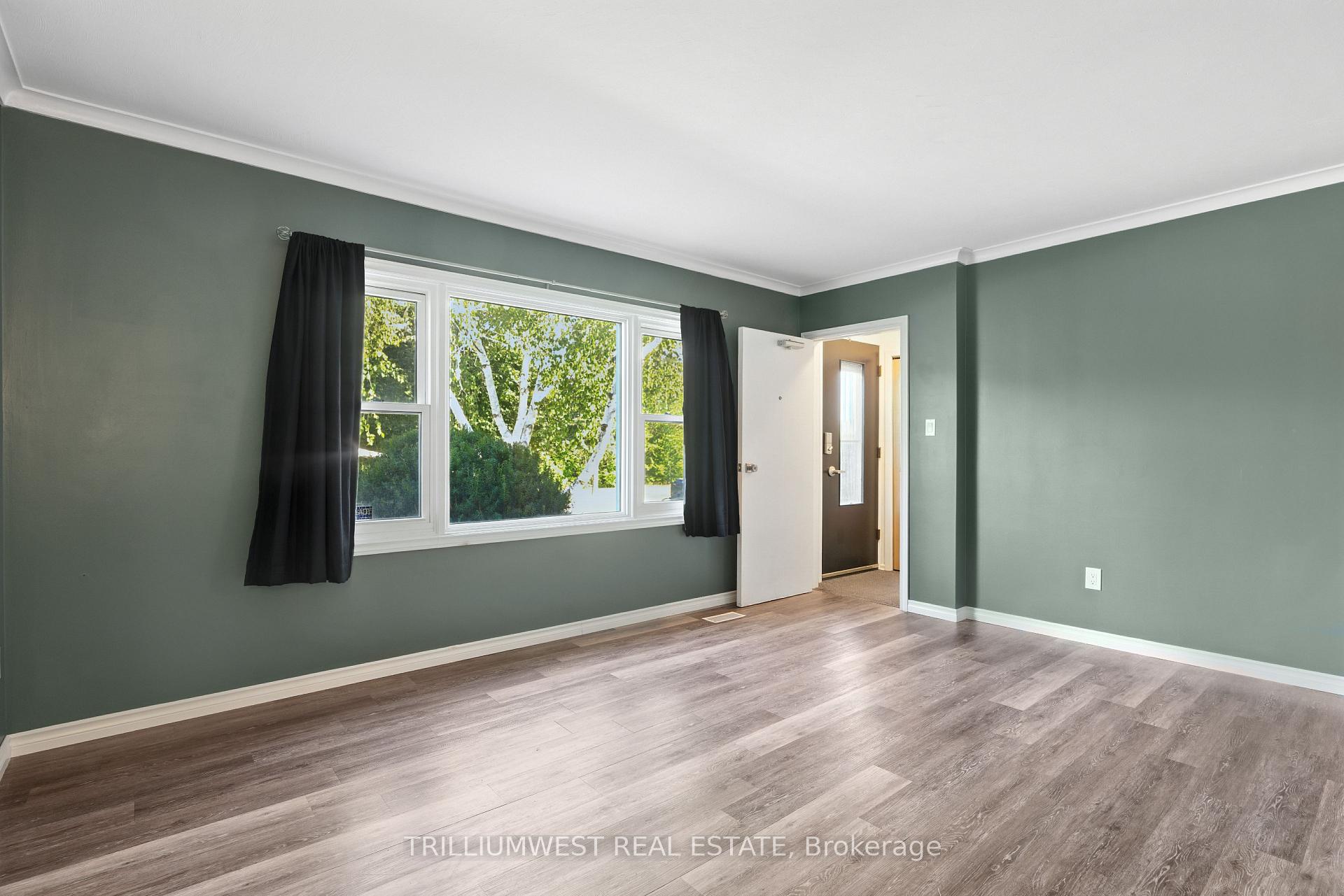 Photo 6 of 154 Montgomery Road, Kitchener — HOMEH