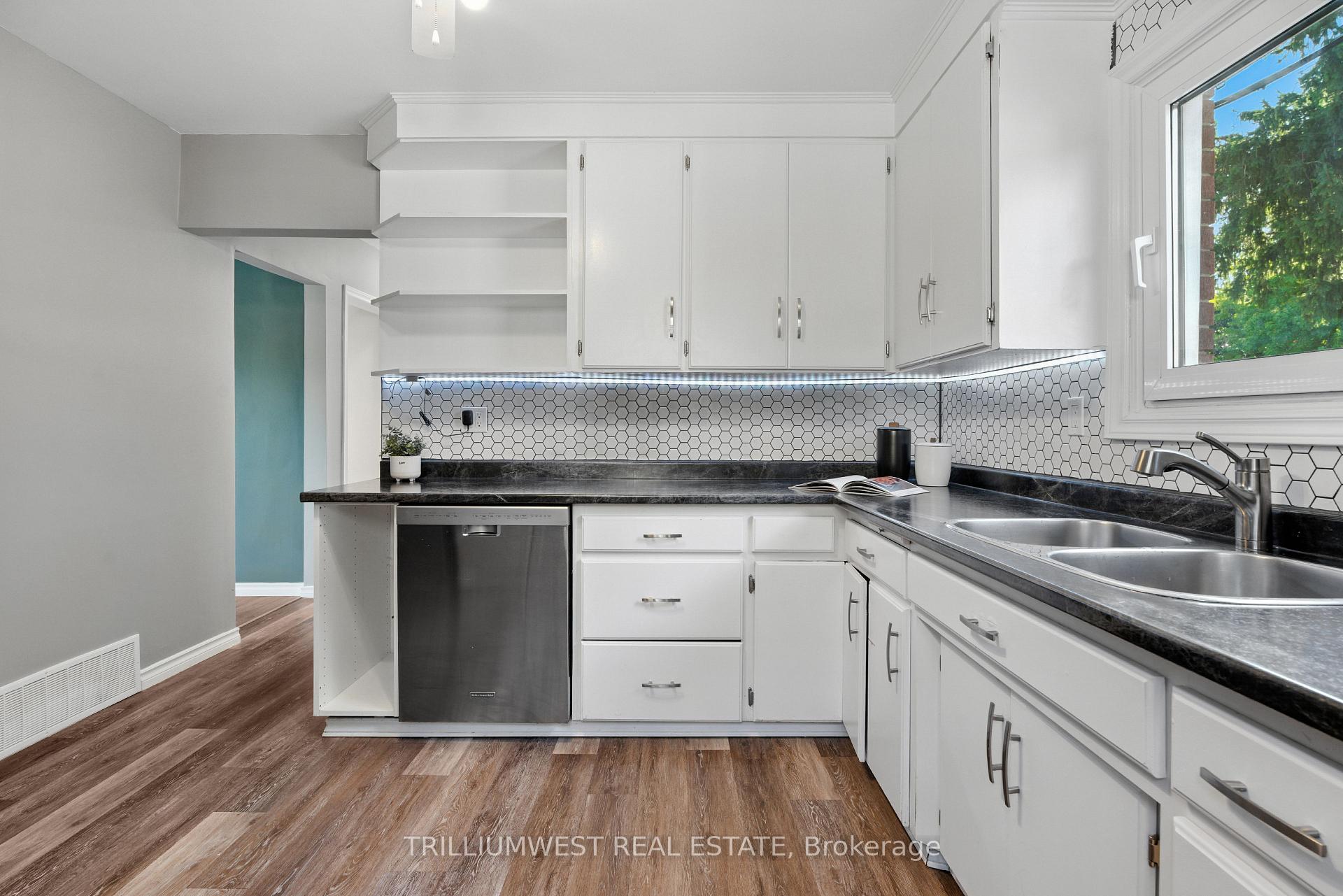 Photo 7 of 154 Montgomery Road, Kitchener — HOMEH