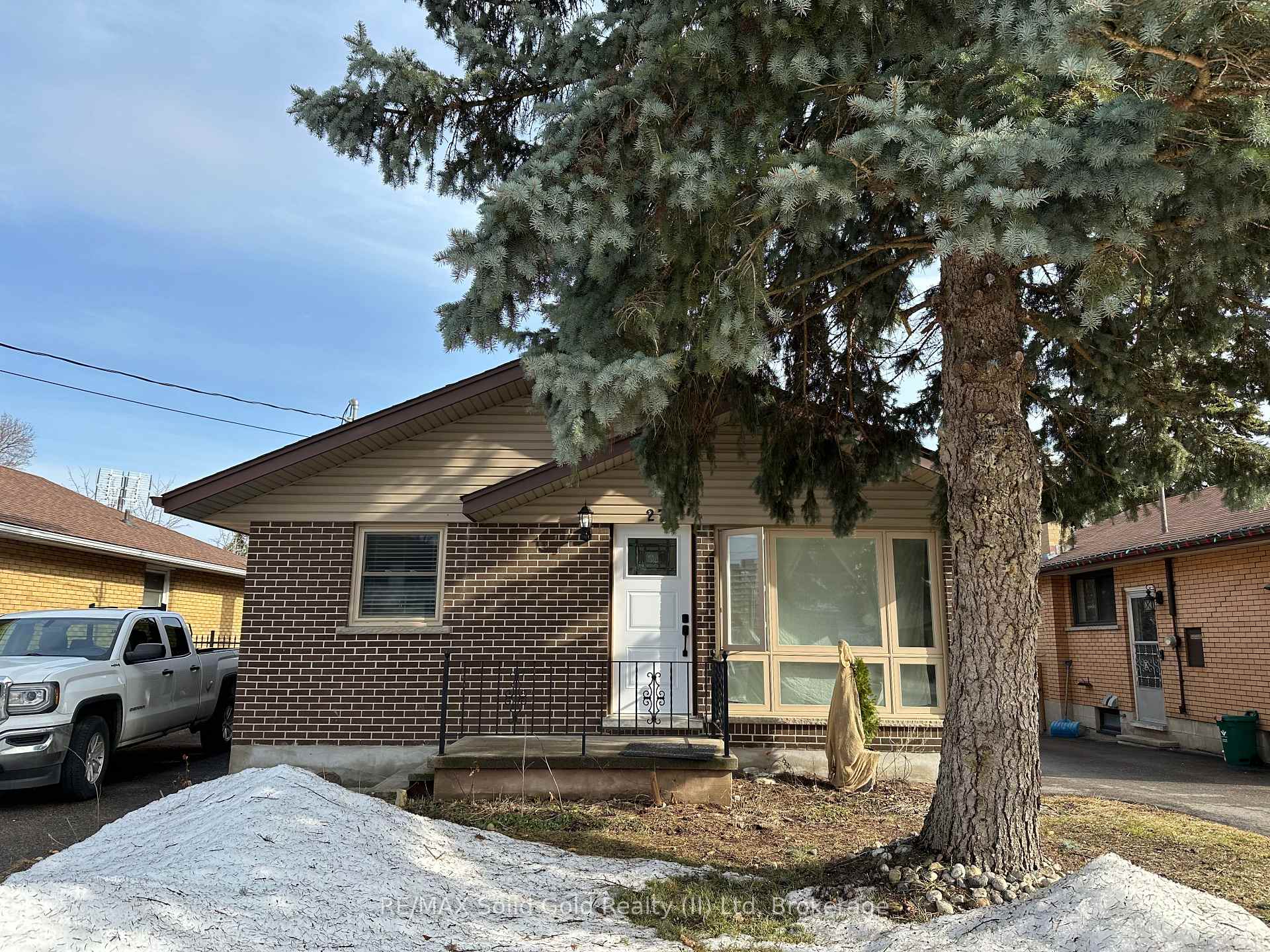 Photo 1 of 27 Winslow Drive, Kitchener — HOMEH