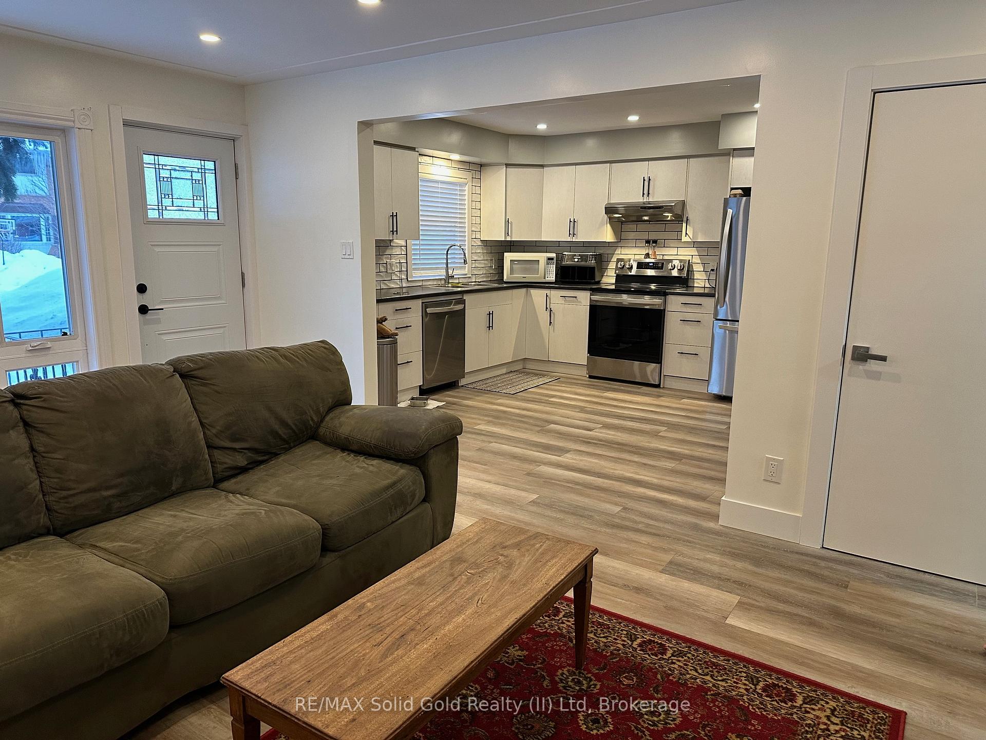 Photo 5 of 27 Winslow Drive, Kitchener — HOMEH