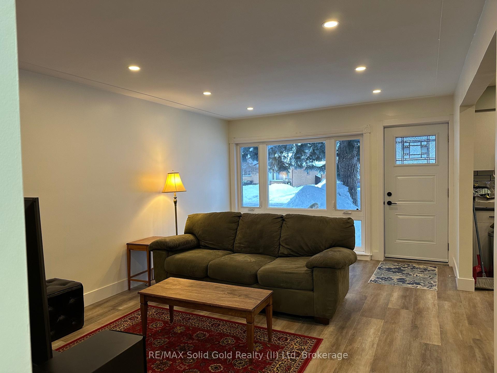 Photo 7 of 27 Winslow Drive, Kitchener — HOMEH