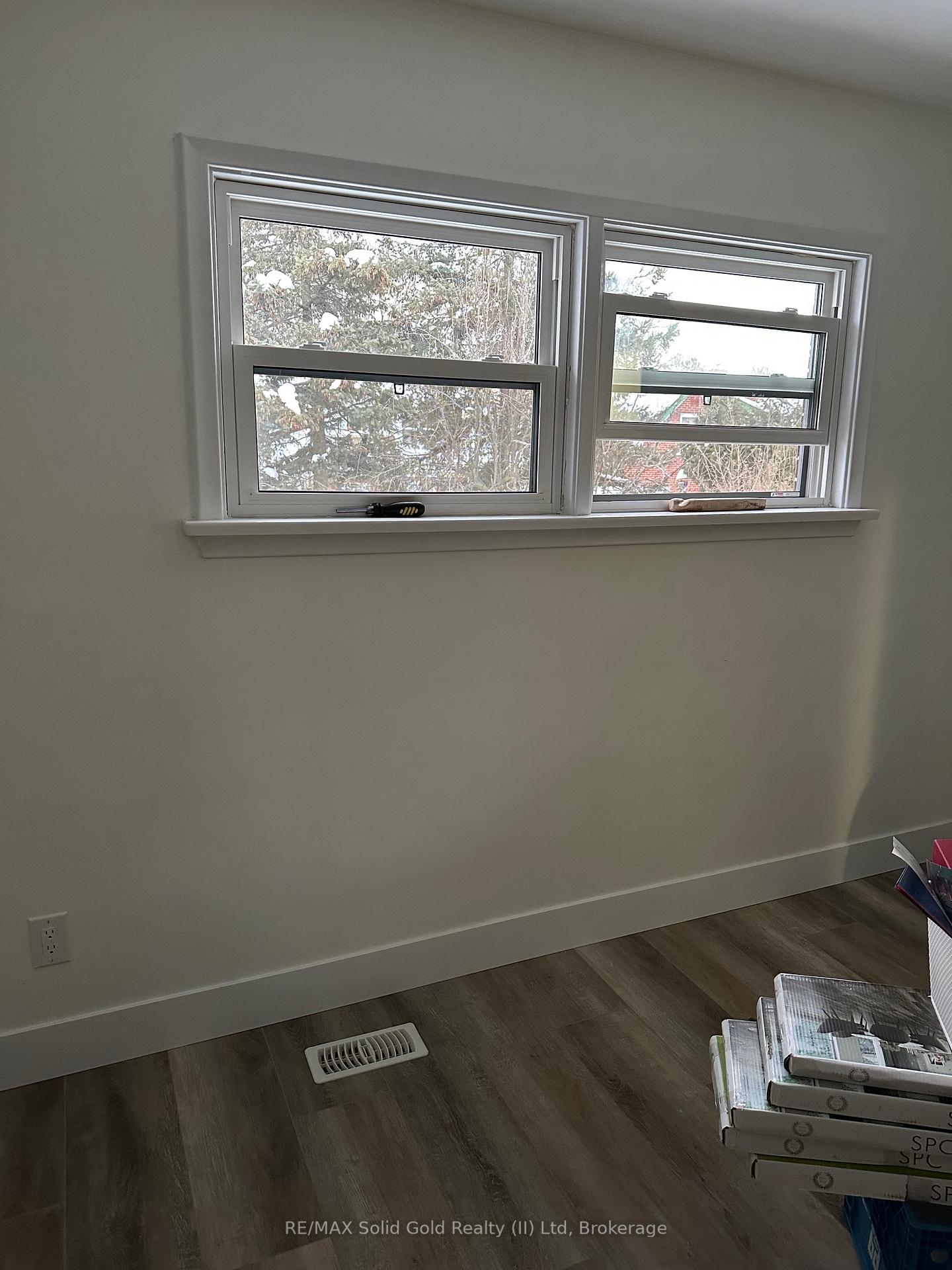 Photo 9 of 27 Winslow Drive, Kitchener — HOMEH