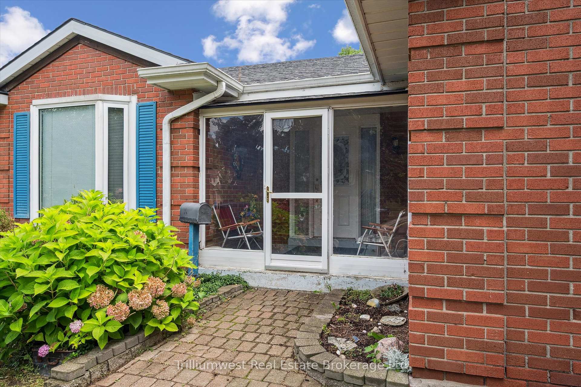 Photo 2 of 282 Westheights Drive, Kitchener — HOMEH