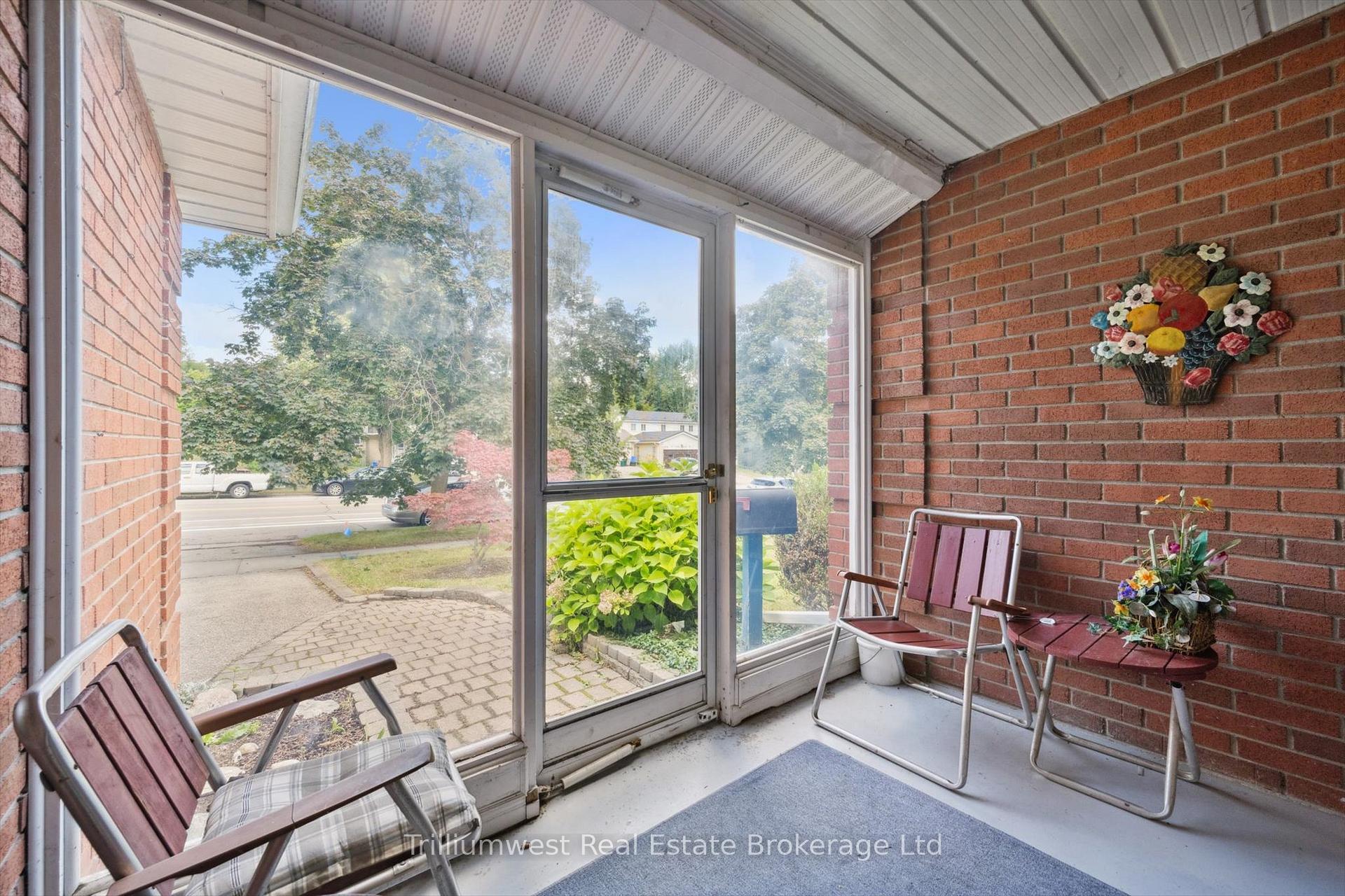 Photo 3 of 282 Westheights Drive, Kitchener — HOMEH