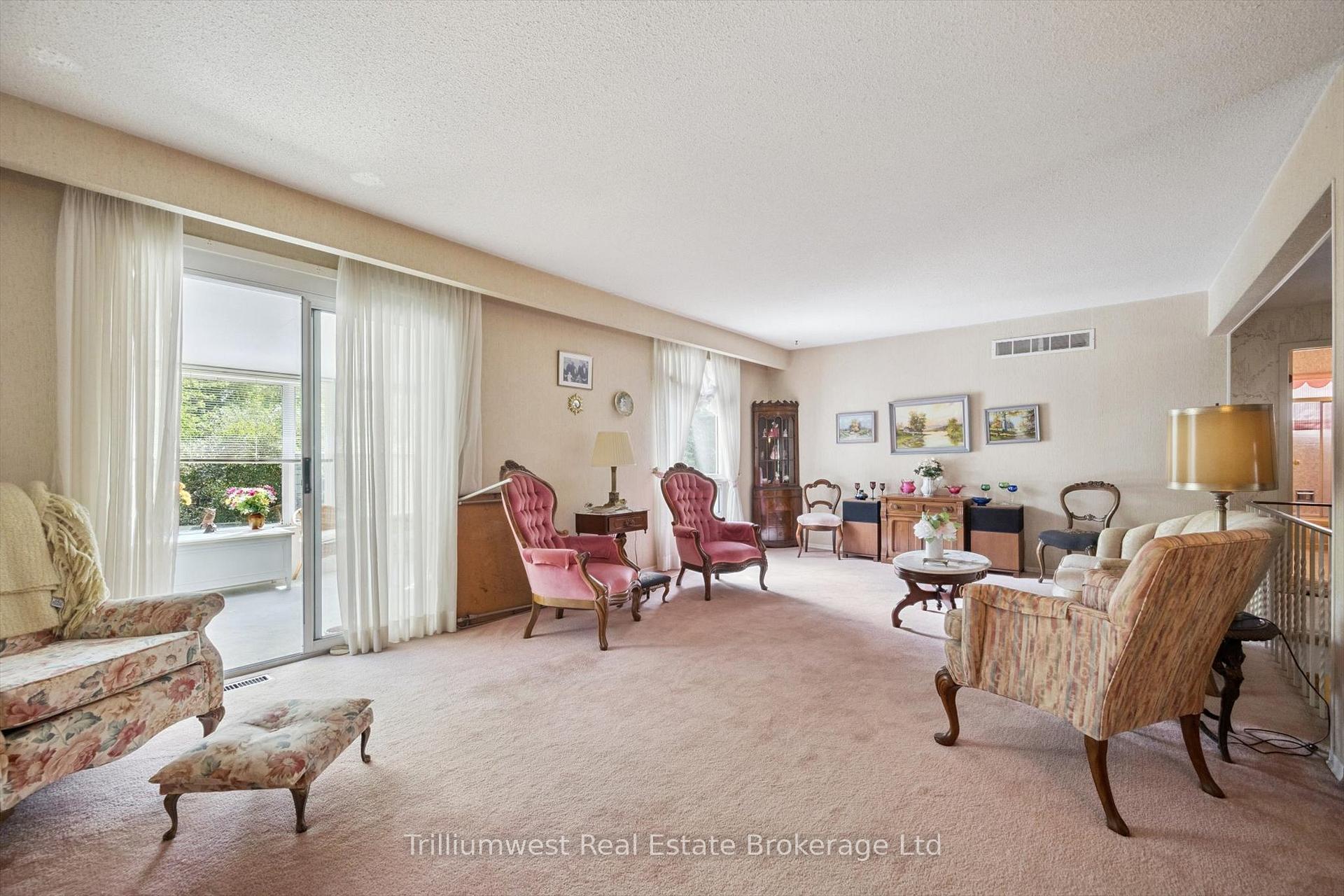 Photo 7 of 282 Westheights Drive, Kitchener — HOMEH