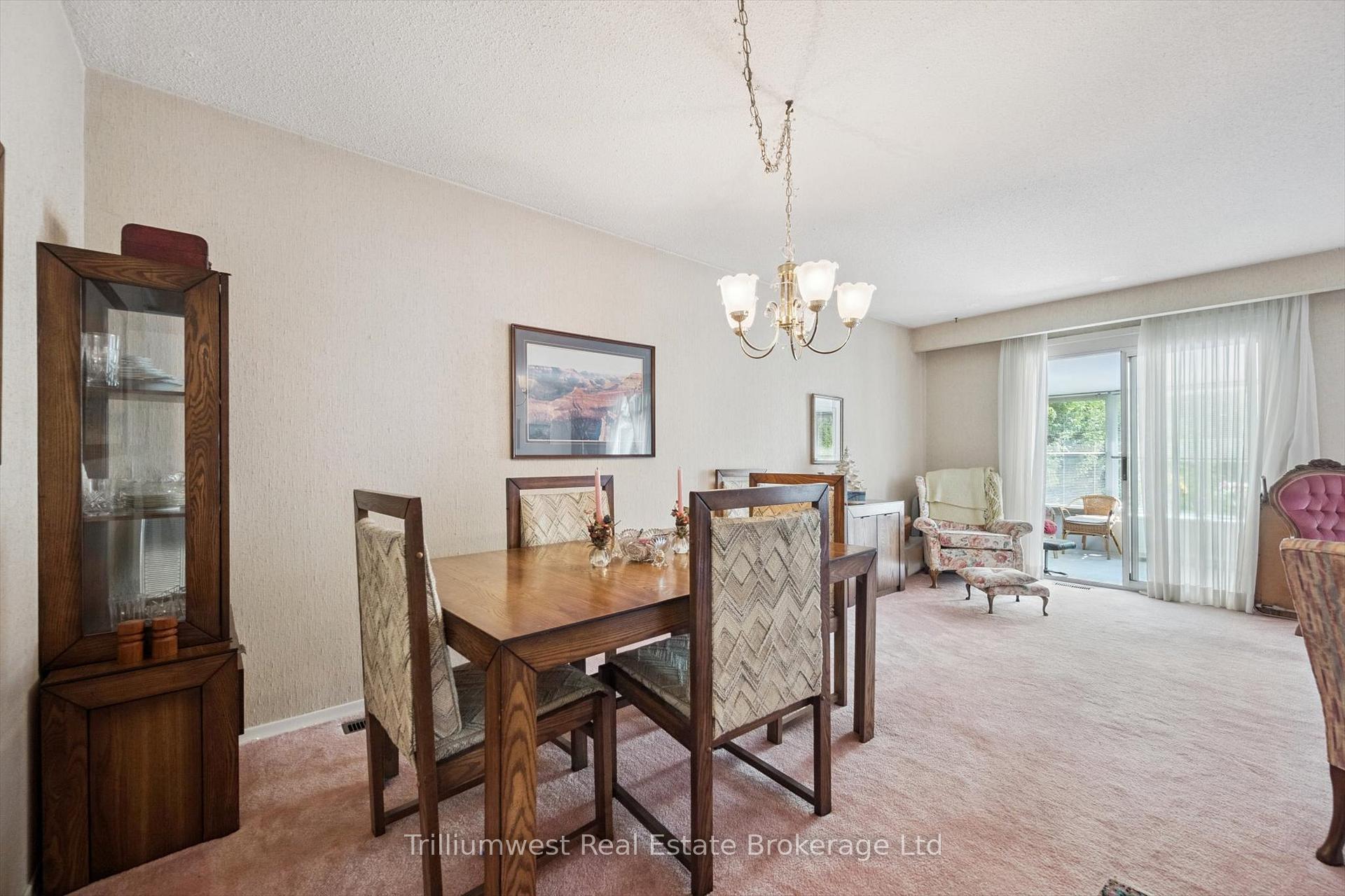 Photo 8 of 282 Westheights Drive, Kitchener — HOMEH