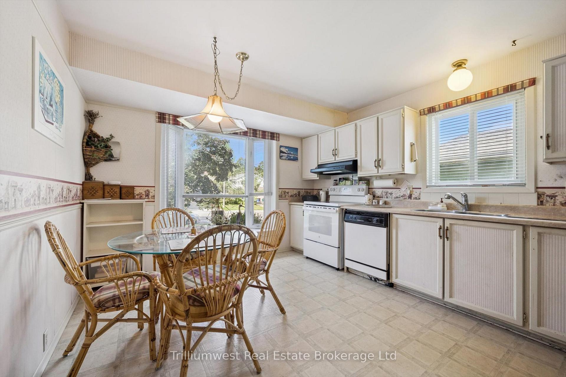 Photo 10 of 282 Westheights Drive, Kitchener — HOMEH