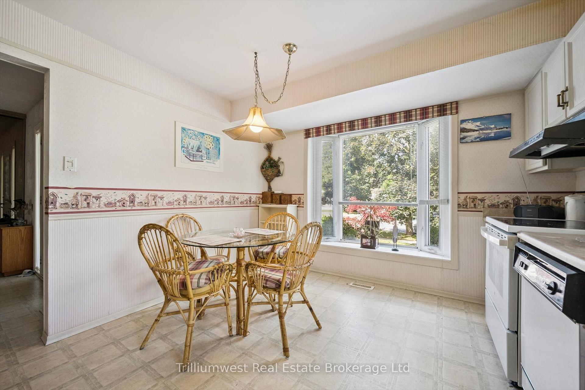 Photo 11 of 282 Westheights Drive, Kitchener — HOMEH