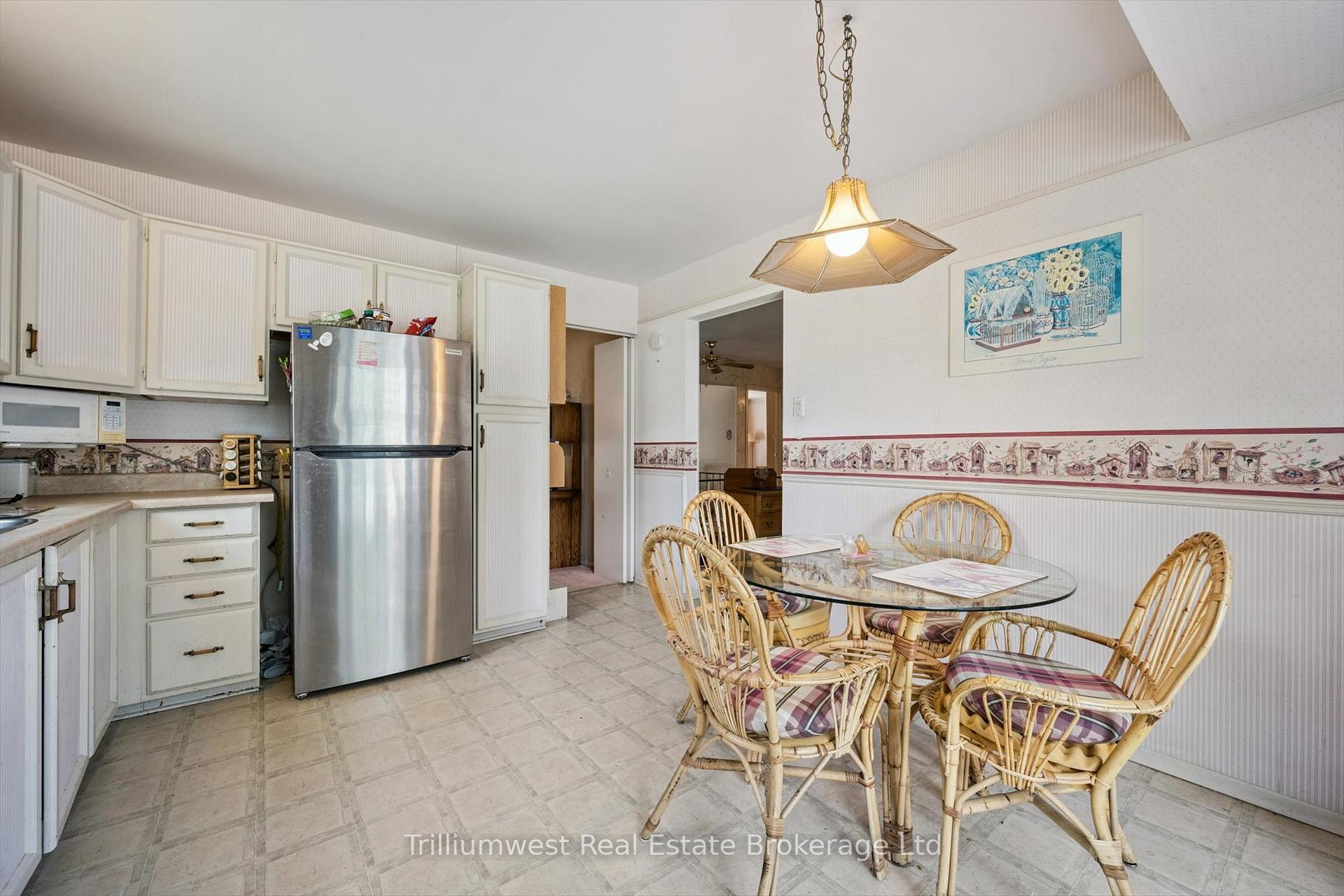 Photo 12 of 282 Westheights Drive, Kitchener — HOMEH