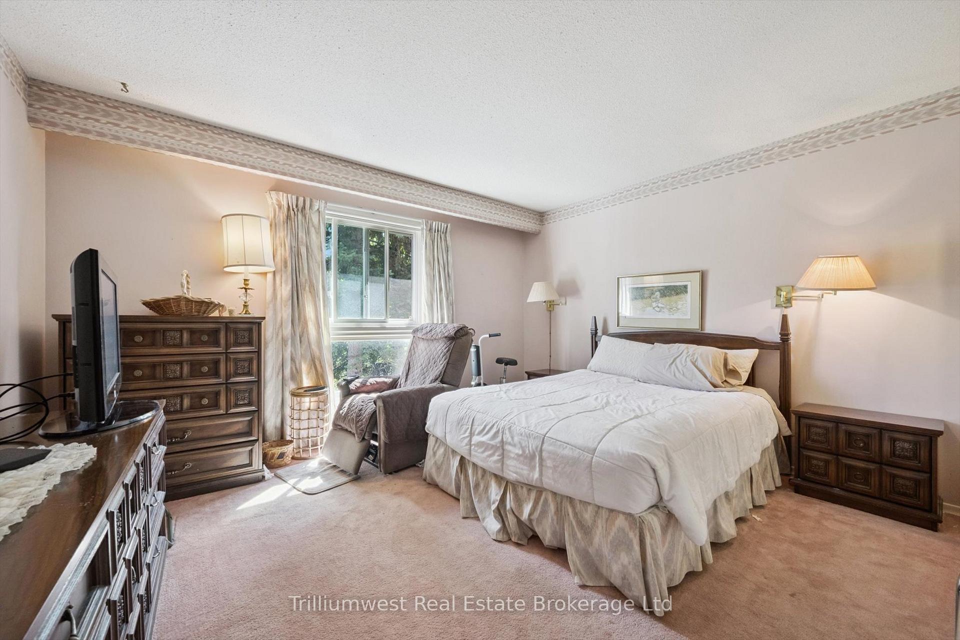 Photo 13 of 282 Westheights Drive, Kitchener — HOMEH