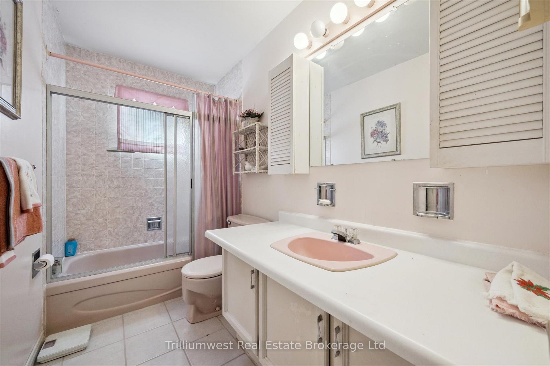 Photo 14 of 282 Westheights Drive, Kitchener — HOMEH