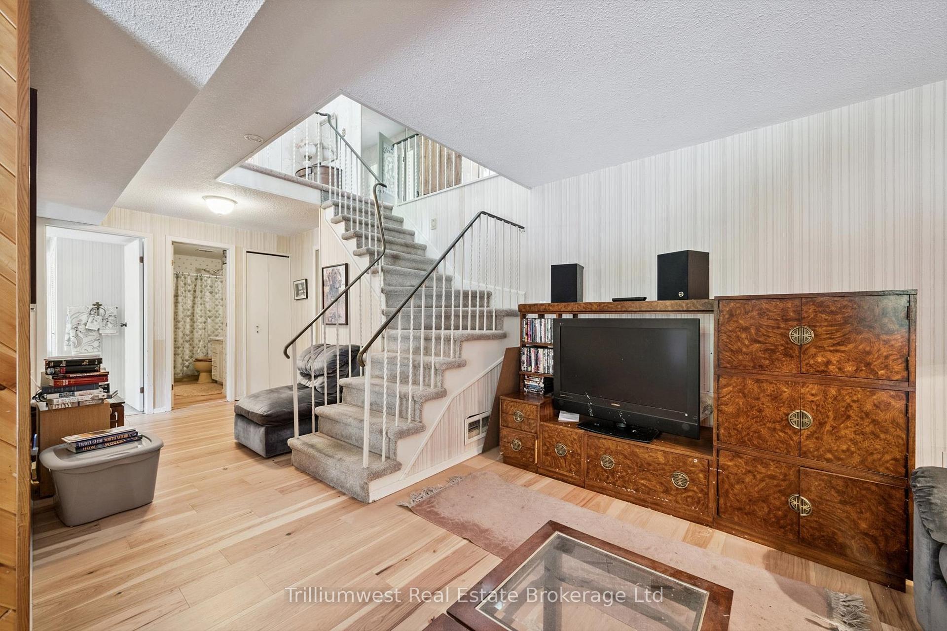 Photo 16 of 282 Westheights Drive, Kitchener — HOMEH