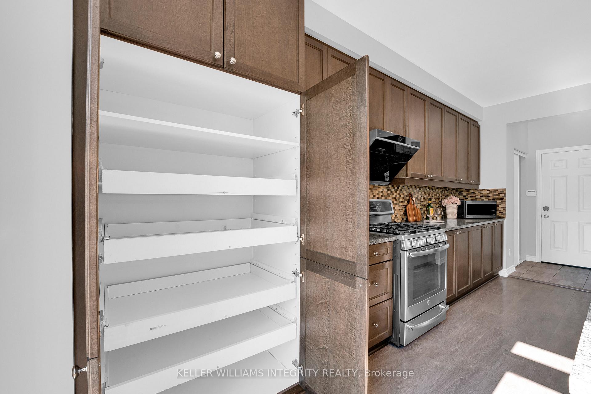 Photo 19 of 51 Solaris Drive, Ottawa, Kanata - Emerald Meadows/Trailwest — HOMEH