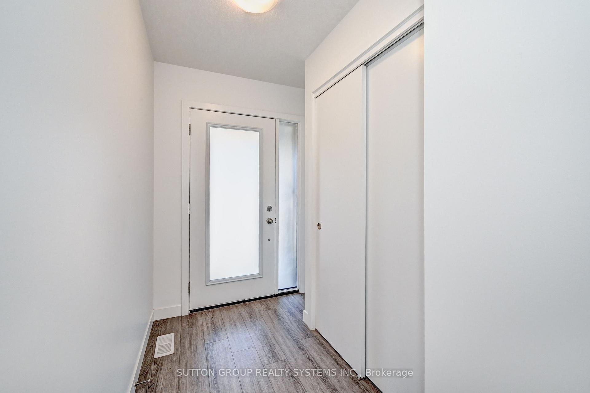 Photo 3 of 12 Roper Place, Kitchener — HOMEH