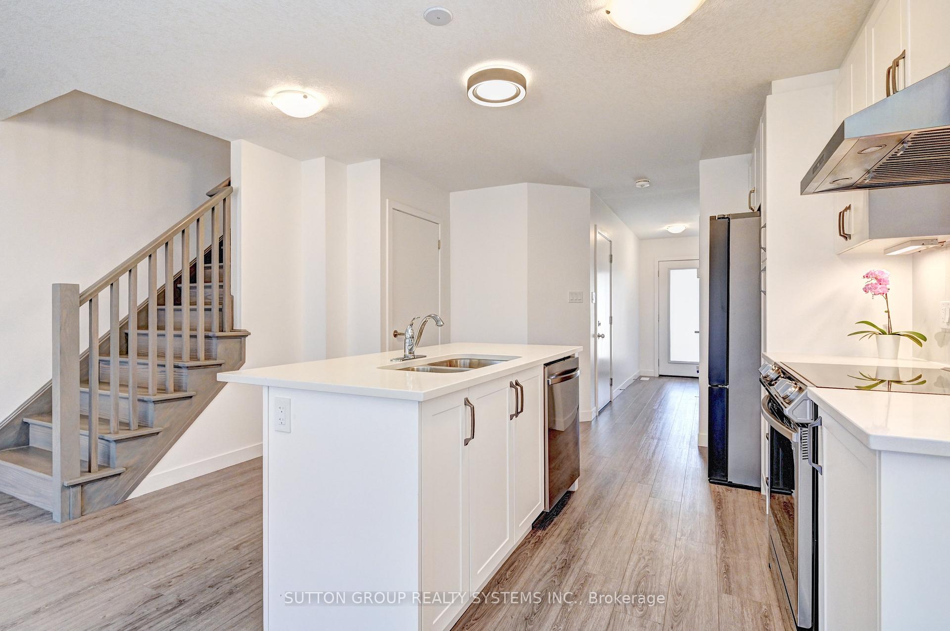 Photo 4 of 12 Roper Place, Kitchener — HOMEH