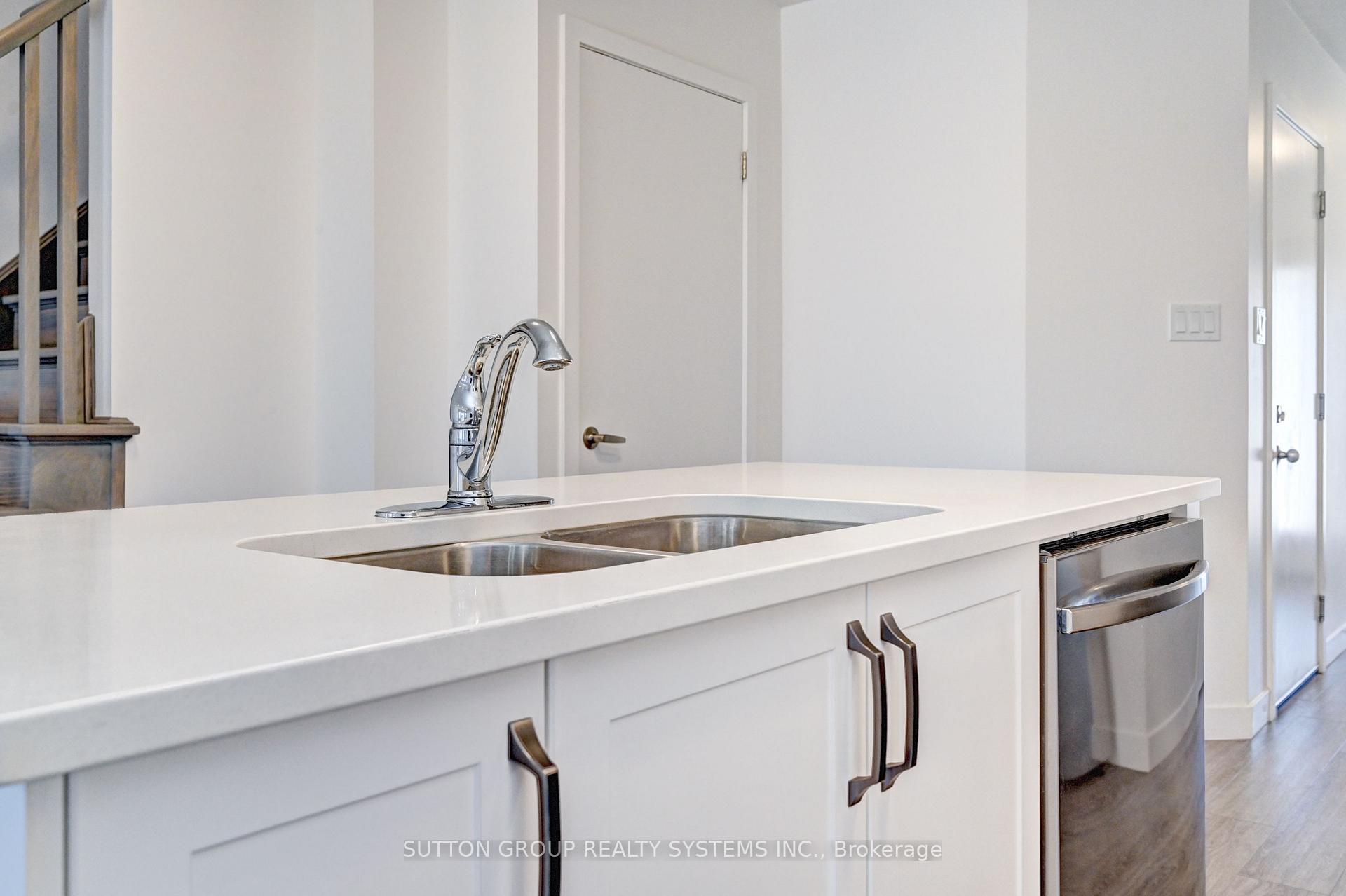 Photo 7 of 12 Roper Place, Kitchener — HOMEH