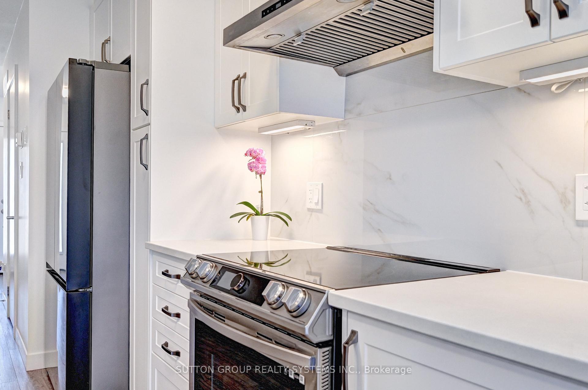Photo 8 of 12 Roper Place, Kitchener — HOMEH