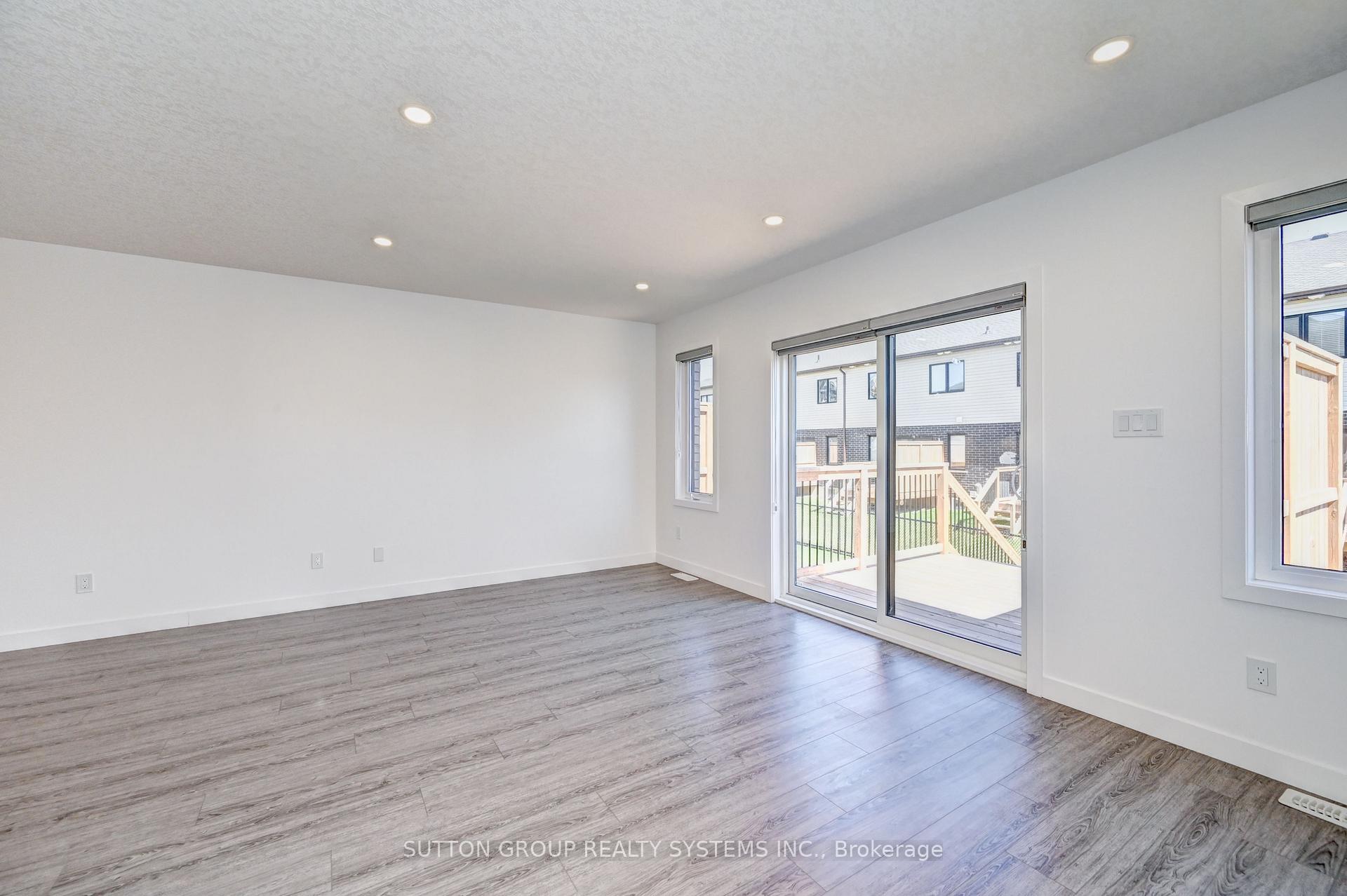 Photo 10 of 12 Roper Place, Kitchener — HOMEH
