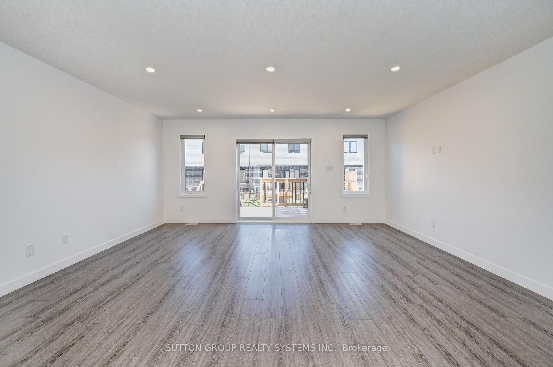 Photo 11 of 12 Roper Place, Kitchener — HOMEH
