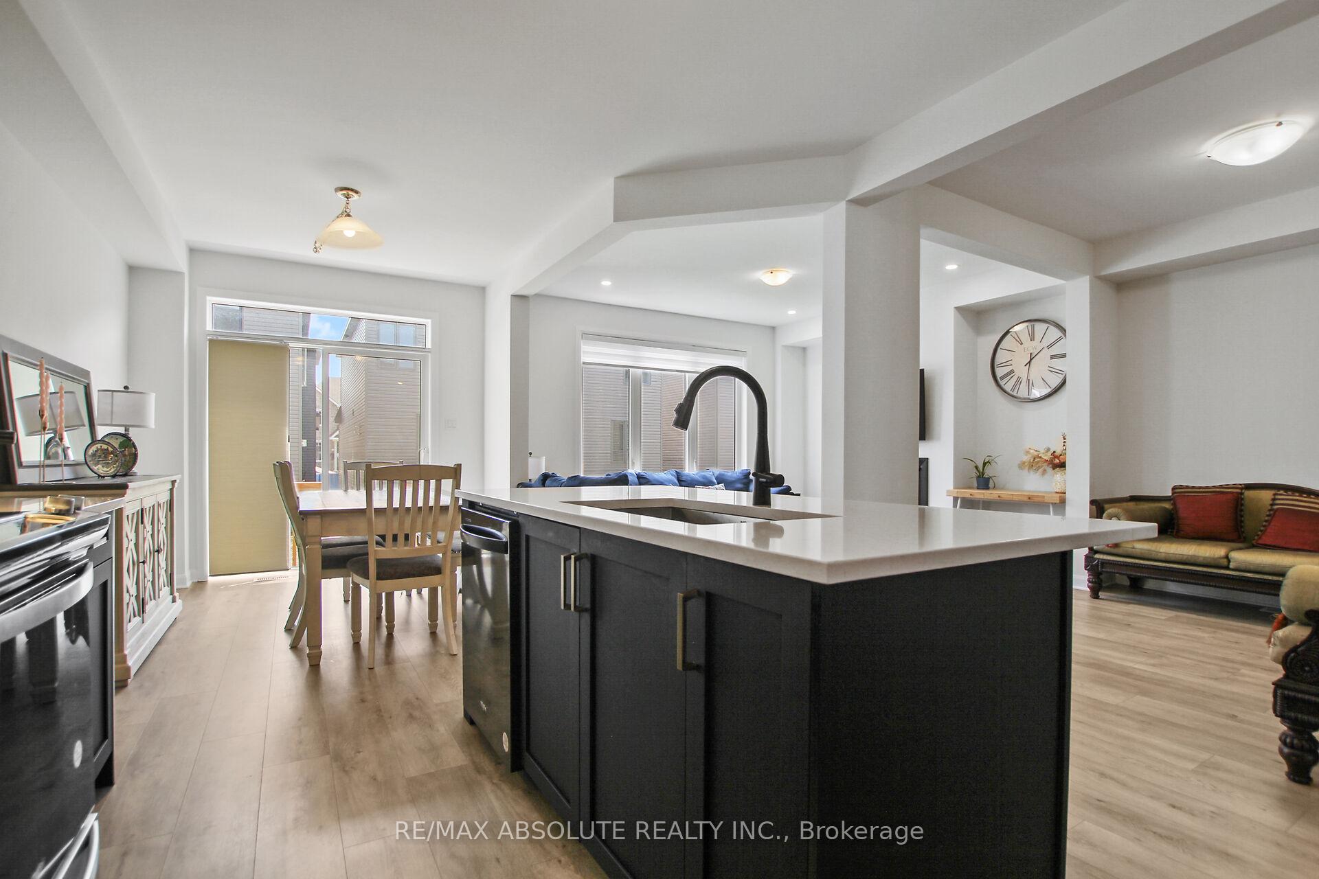 Photo 7 of 145 Invention Boulevard, Ottawa, Kanata - Morgan's Grant/South March — HOMEH