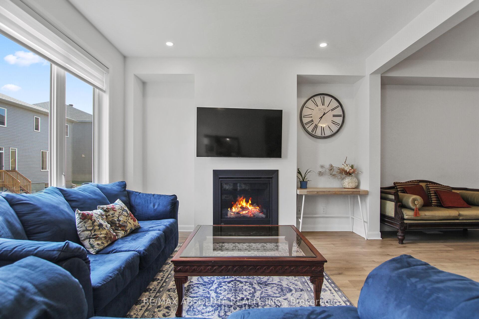 Photo 14 of 145 Invention Boulevard, Ottawa, Kanata - Morgan's Grant/South March — HOMEH