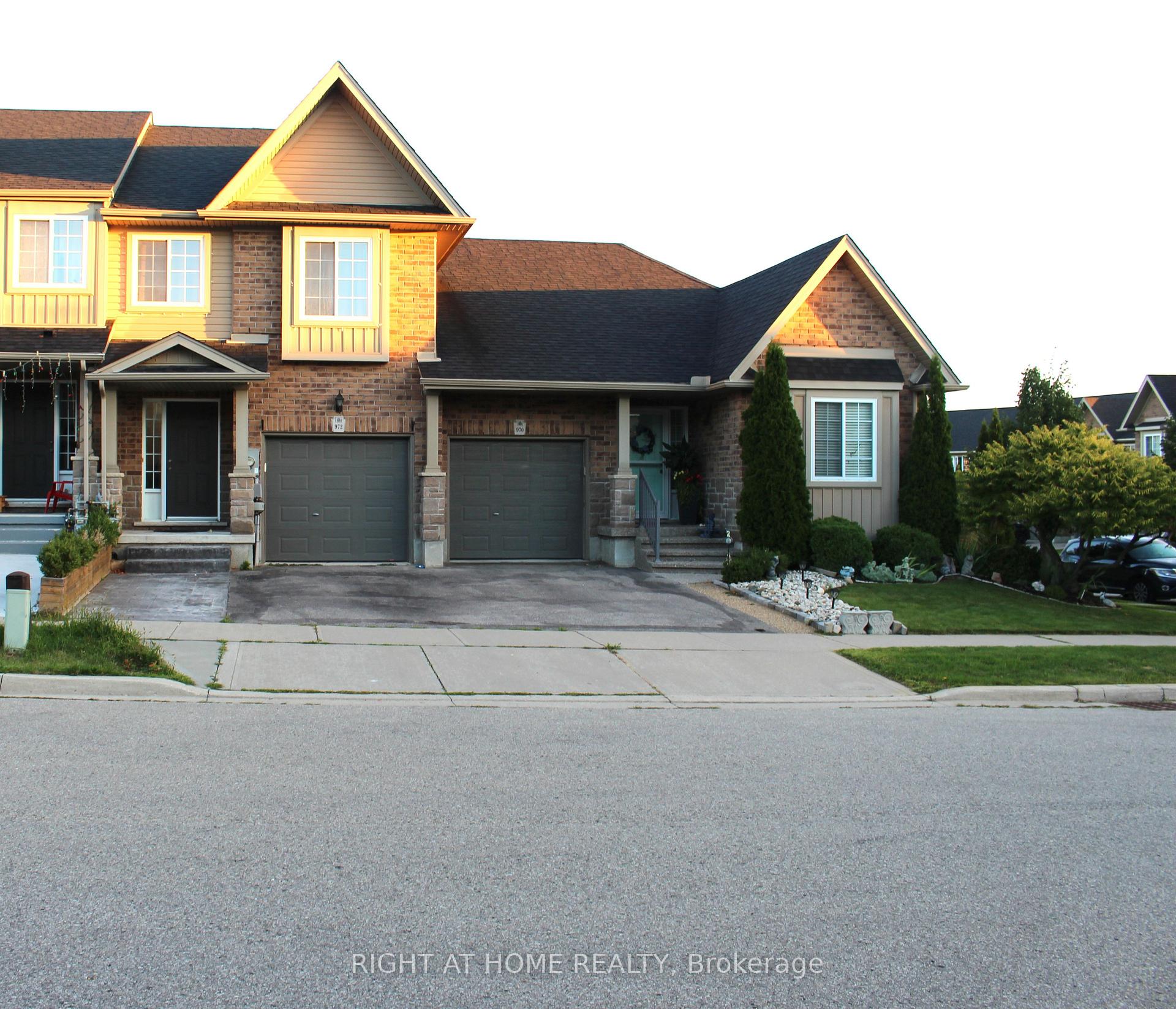 Photo 2 of 972 Zeller Crescent, Kitchener — HOMEH