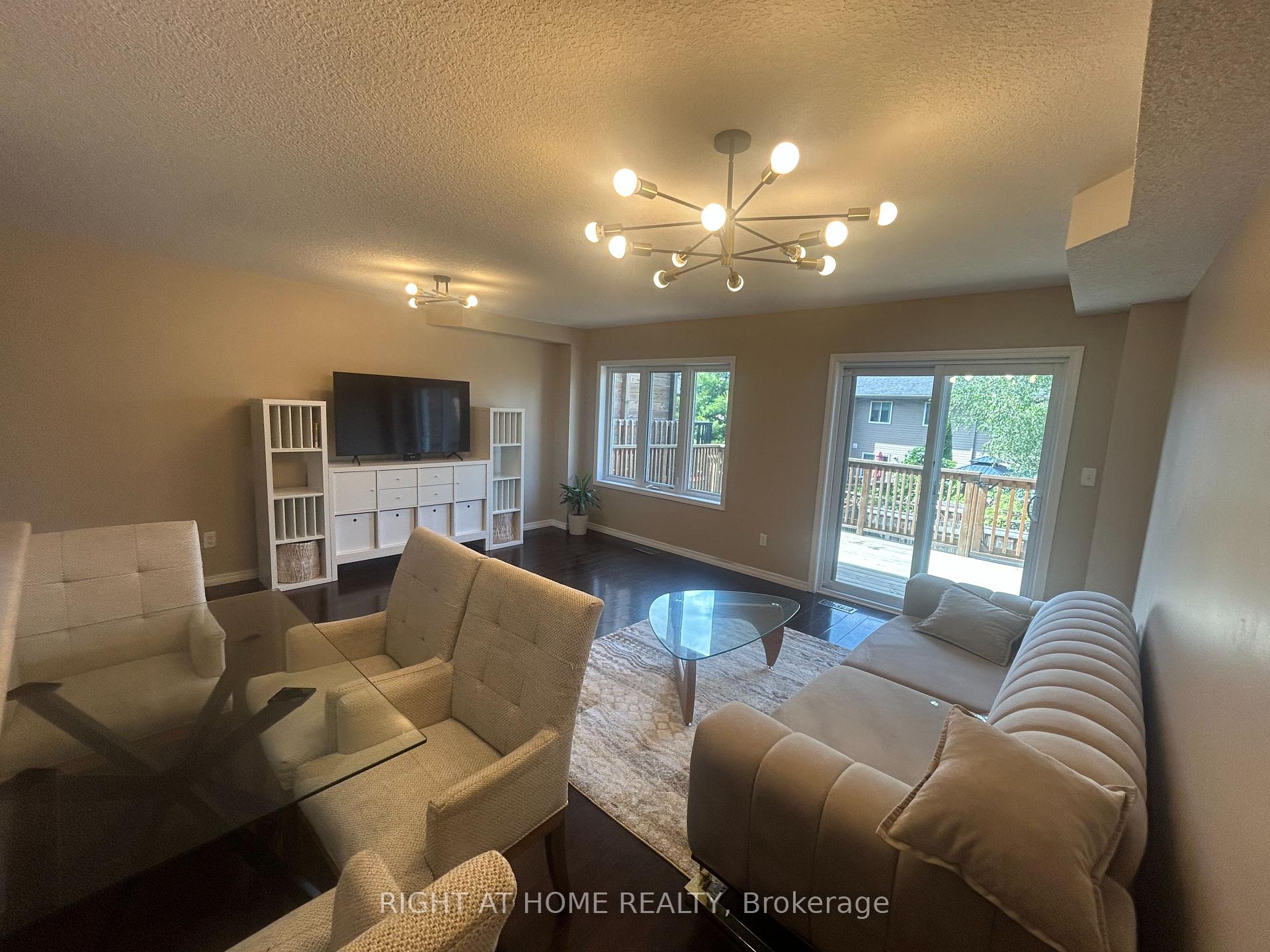Photo 10 of 972 Zeller Crescent, Kitchener — HOMEH