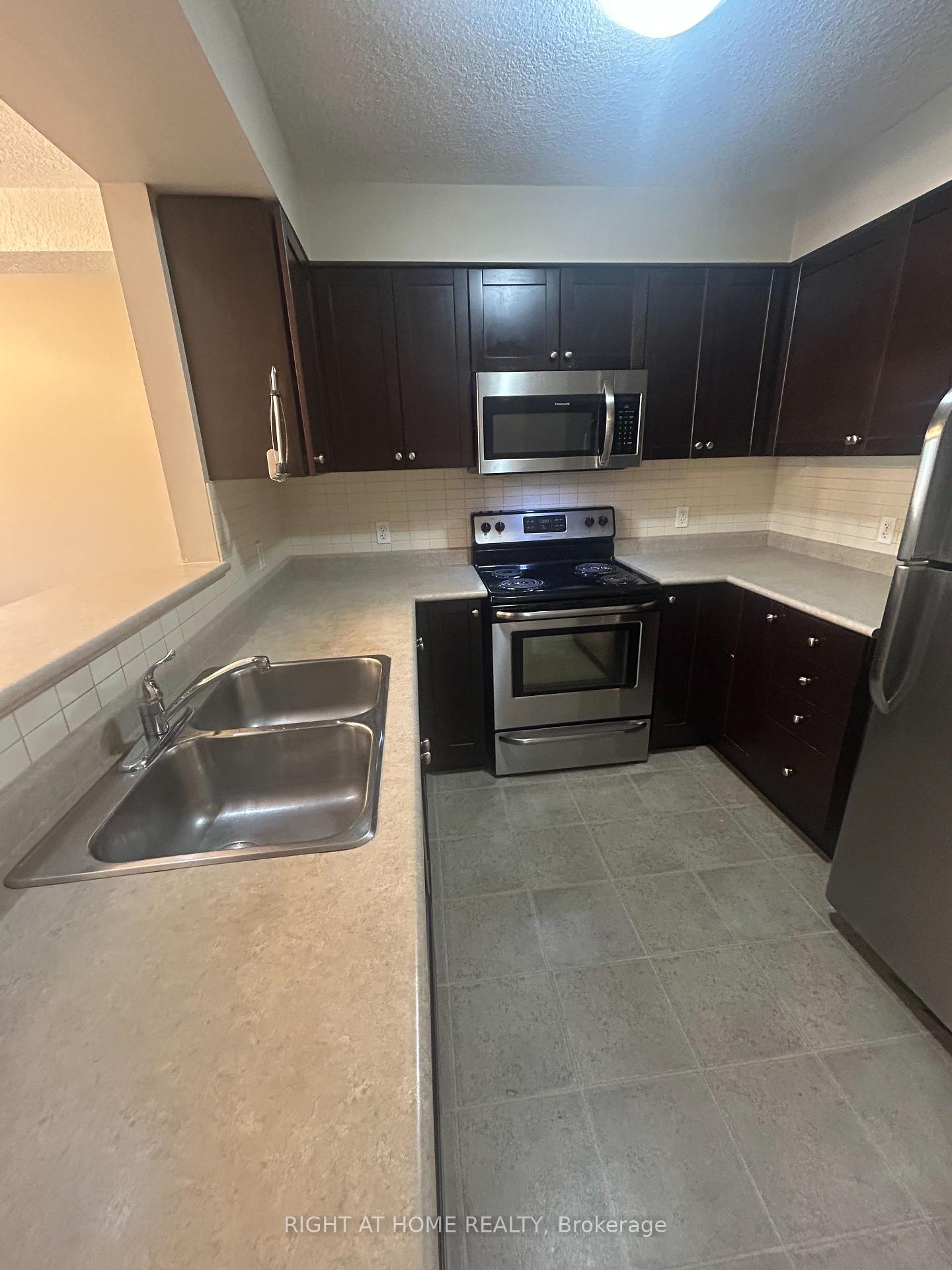 Photo 11 of 972 Zeller Crescent, Kitchener — HOMEH