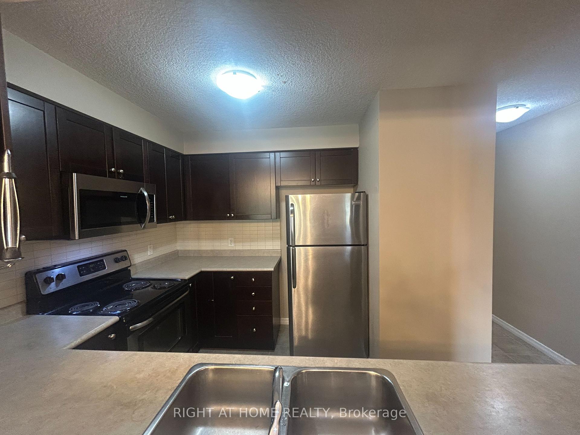 Photo 12 of 972 Zeller Crescent, Kitchener — HOMEH