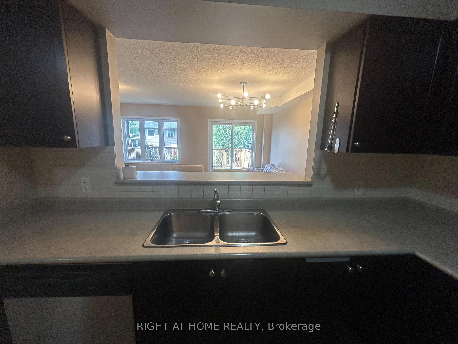 Photo 13 of 972 Zeller Crescent, Kitchener — HOMEH