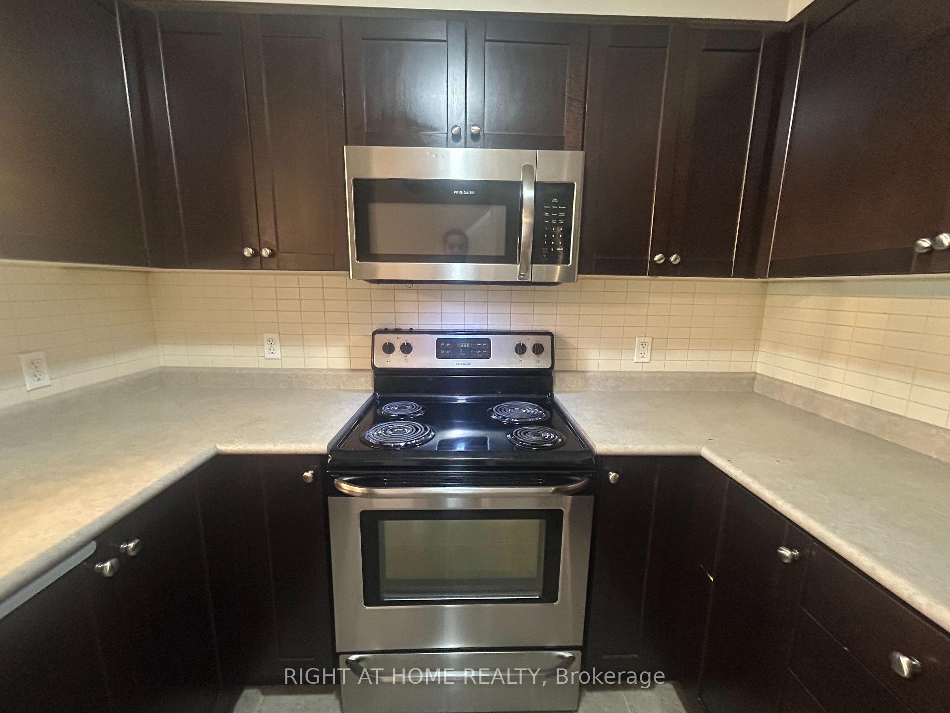 Photo 14 of 972 Zeller Crescent, Kitchener — HOMEH