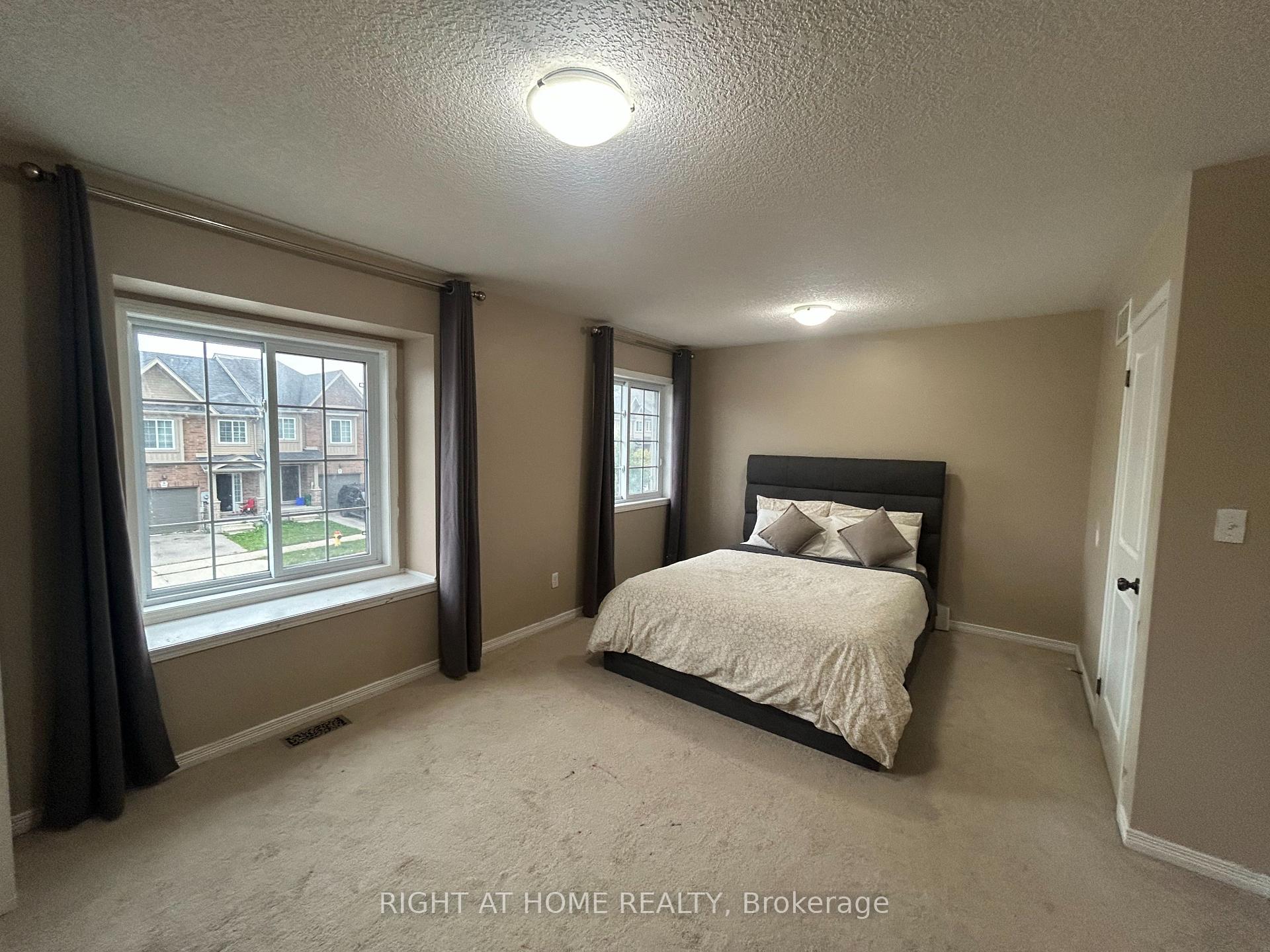 Photo 16 of 972 Zeller Crescent, Kitchener — HOMEH
