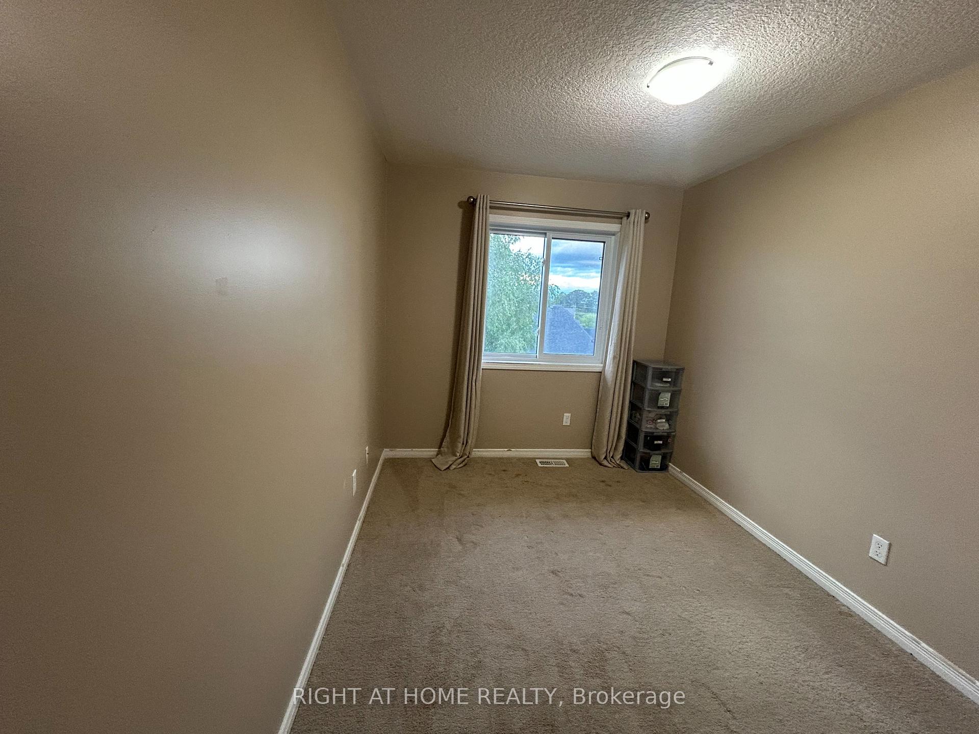 Photo 24 of 972 Zeller Crescent, Kitchener — HOMEH