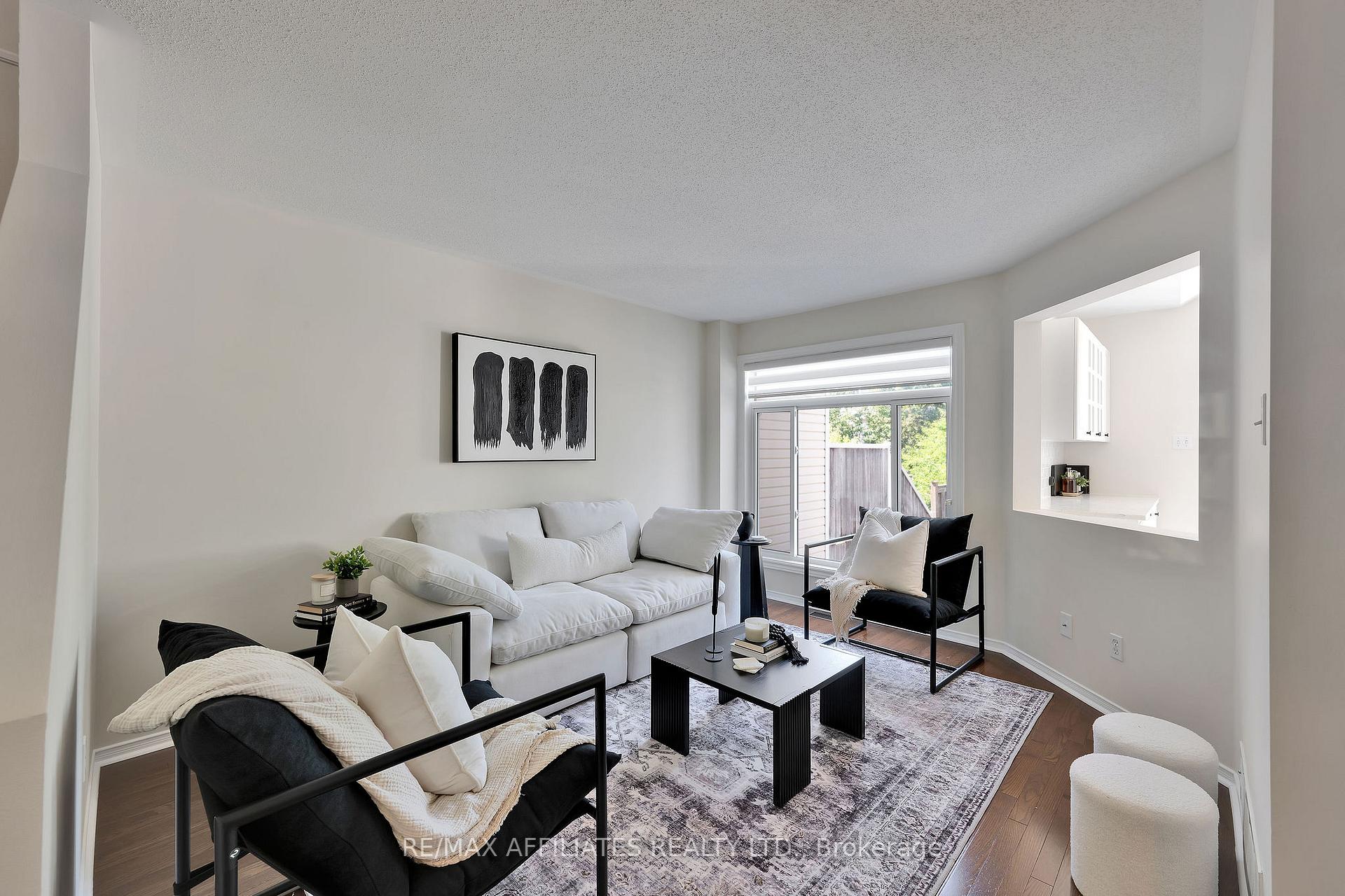 Photo 7 of 21 Flowertree Crescent, Ottawa, Kanata - Emerald Meadows/Trailwest — HOMEH