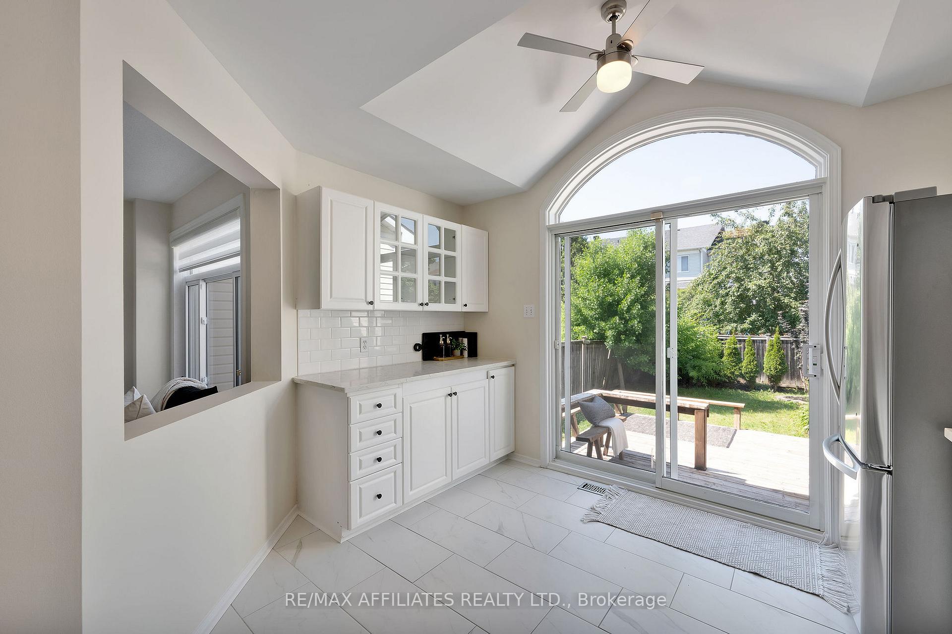 Photo 12 of 21 Flowertree Crescent, Ottawa, Kanata - Emerald Meadows/Trailwest — HOMEH