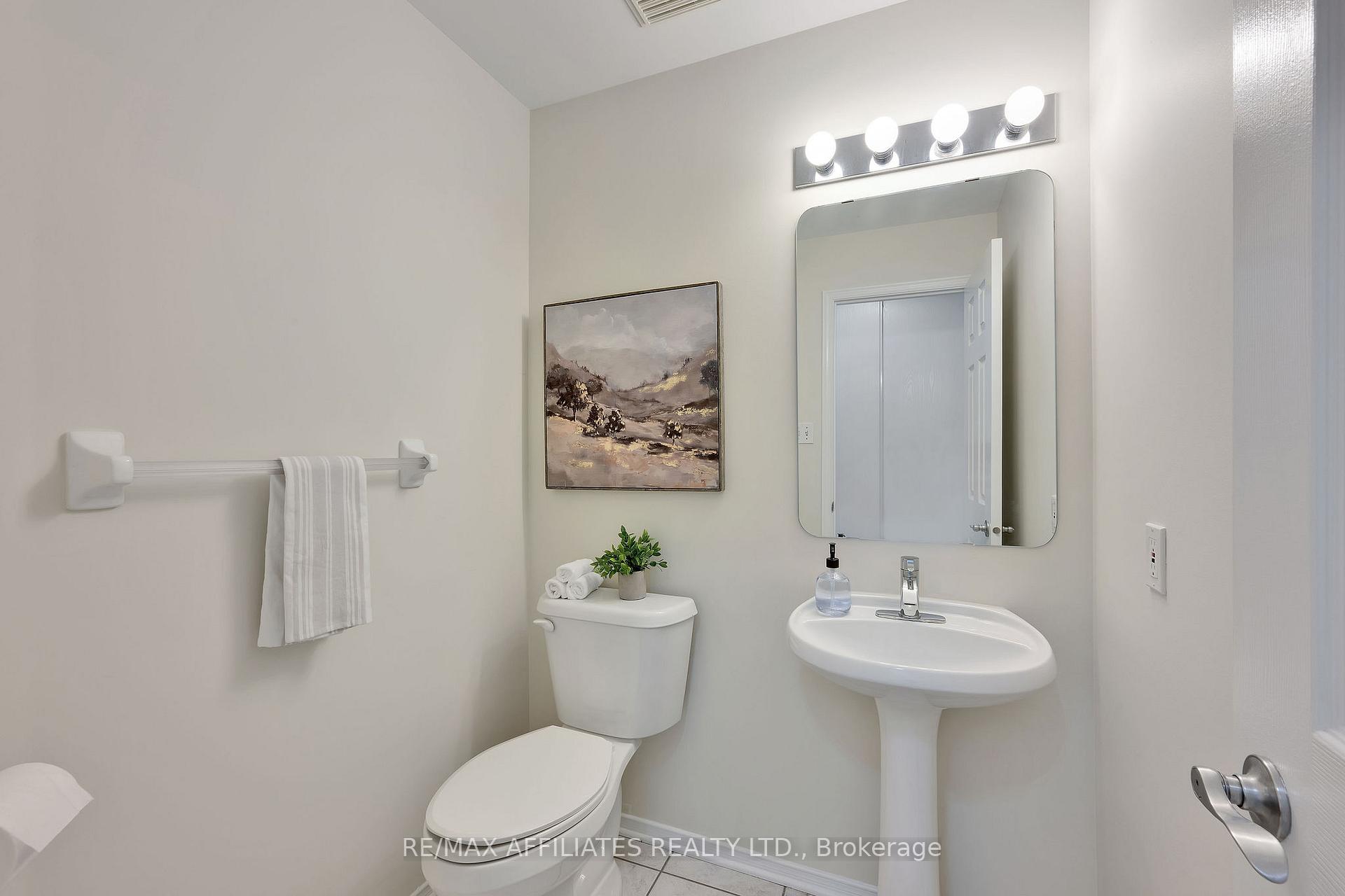 Photo 16 of 21 Flowertree Crescent, Ottawa, Kanata - Emerald Meadows/Trailwest — HOMEH