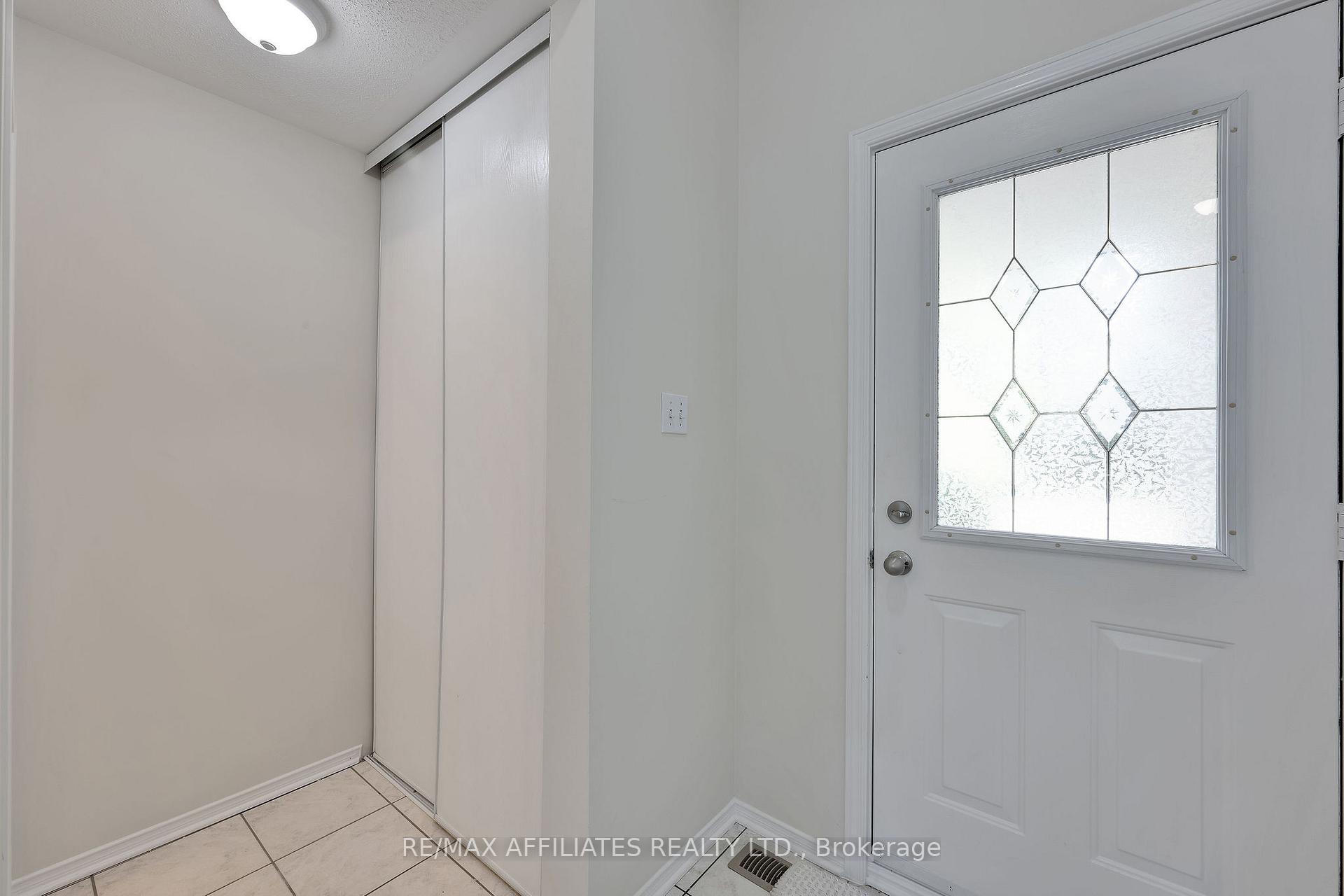 Photo 17 of 21 Flowertree Crescent, Ottawa, Kanata - Emerald Meadows/Trailwest — HOMEH