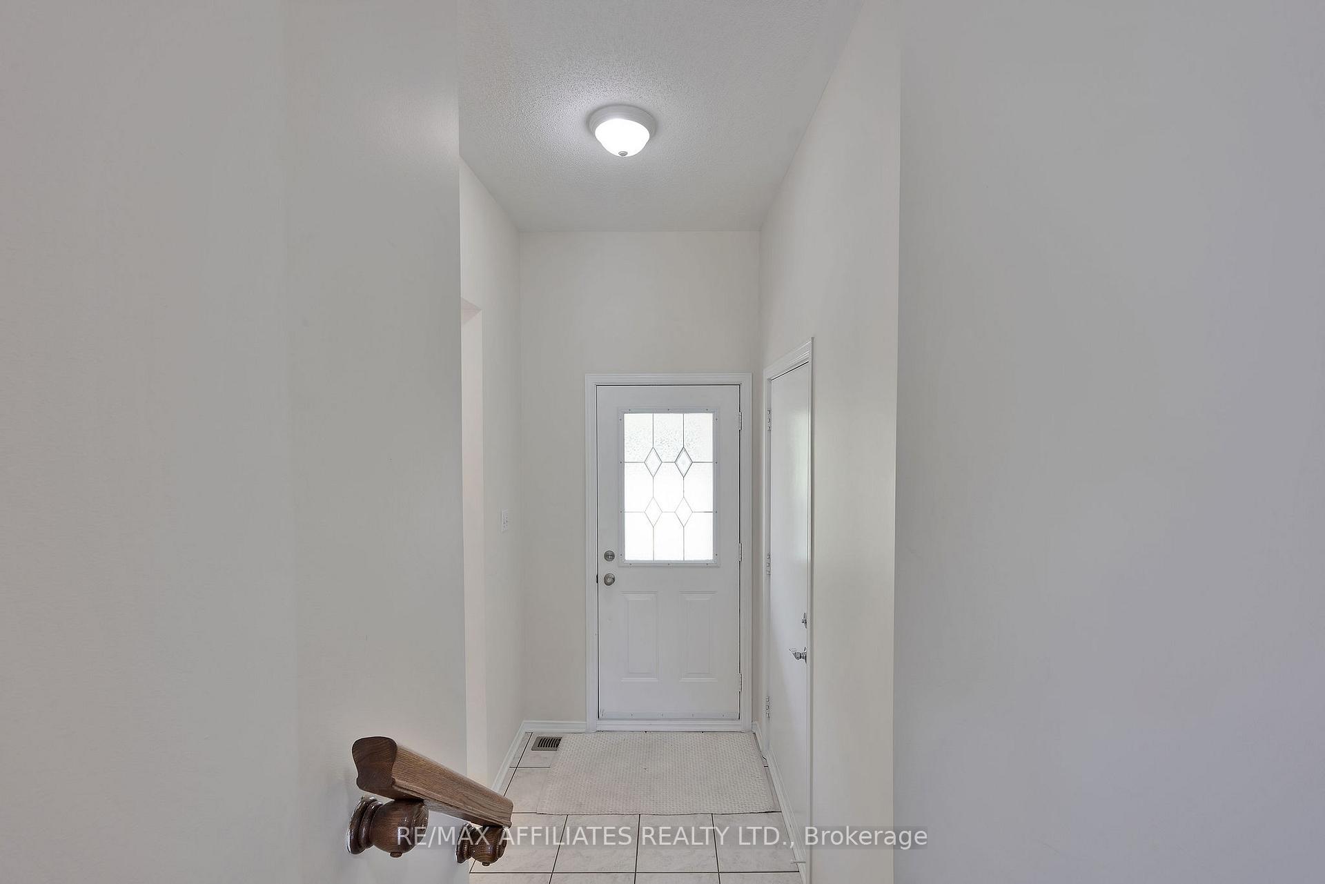 Photo 18 of 21 Flowertree Crescent, Ottawa, Kanata - Emerald Meadows/Trailwest — HOMEH