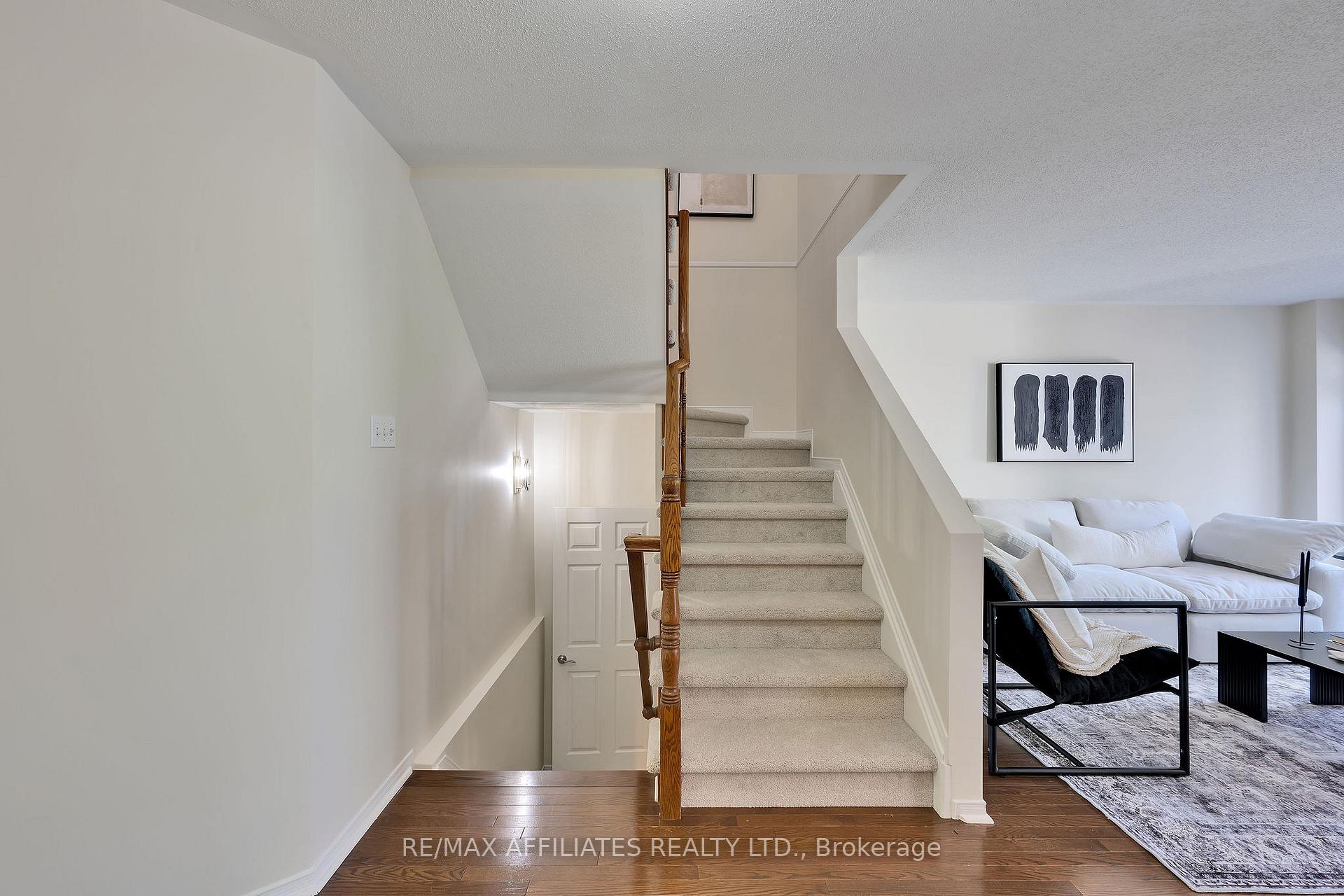 Photo 19 of 21 Flowertree Crescent, Ottawa, Kanata - Emerald Meadows/Trailwest — HOMEH