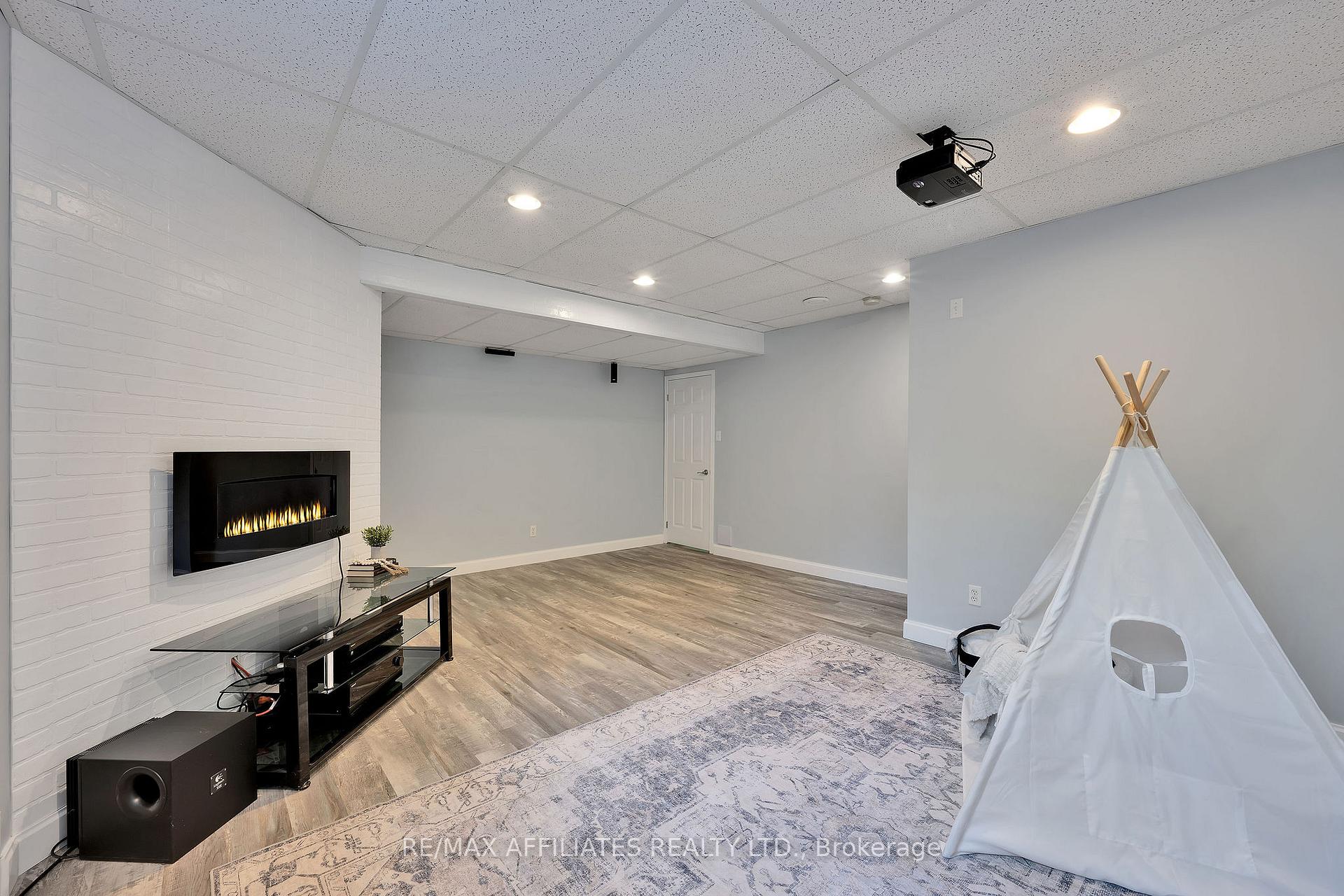 Photo 33 of 21 Flowertree Crescent, Ottawa, Kanata - Emerald Meadows/Trailwest — HOMEH